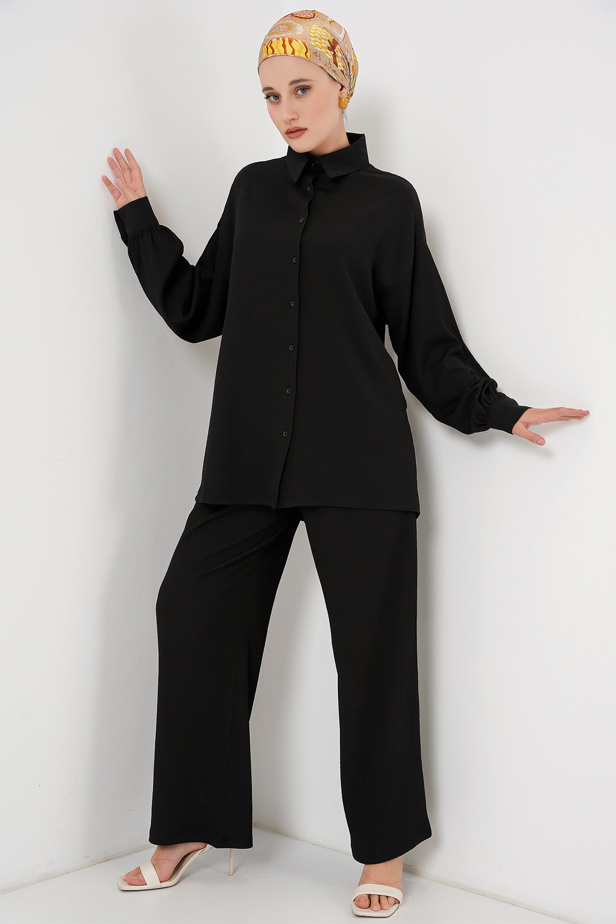Image of Women's Knitted Hijab Set (Top and Bottom) 6711 - Black