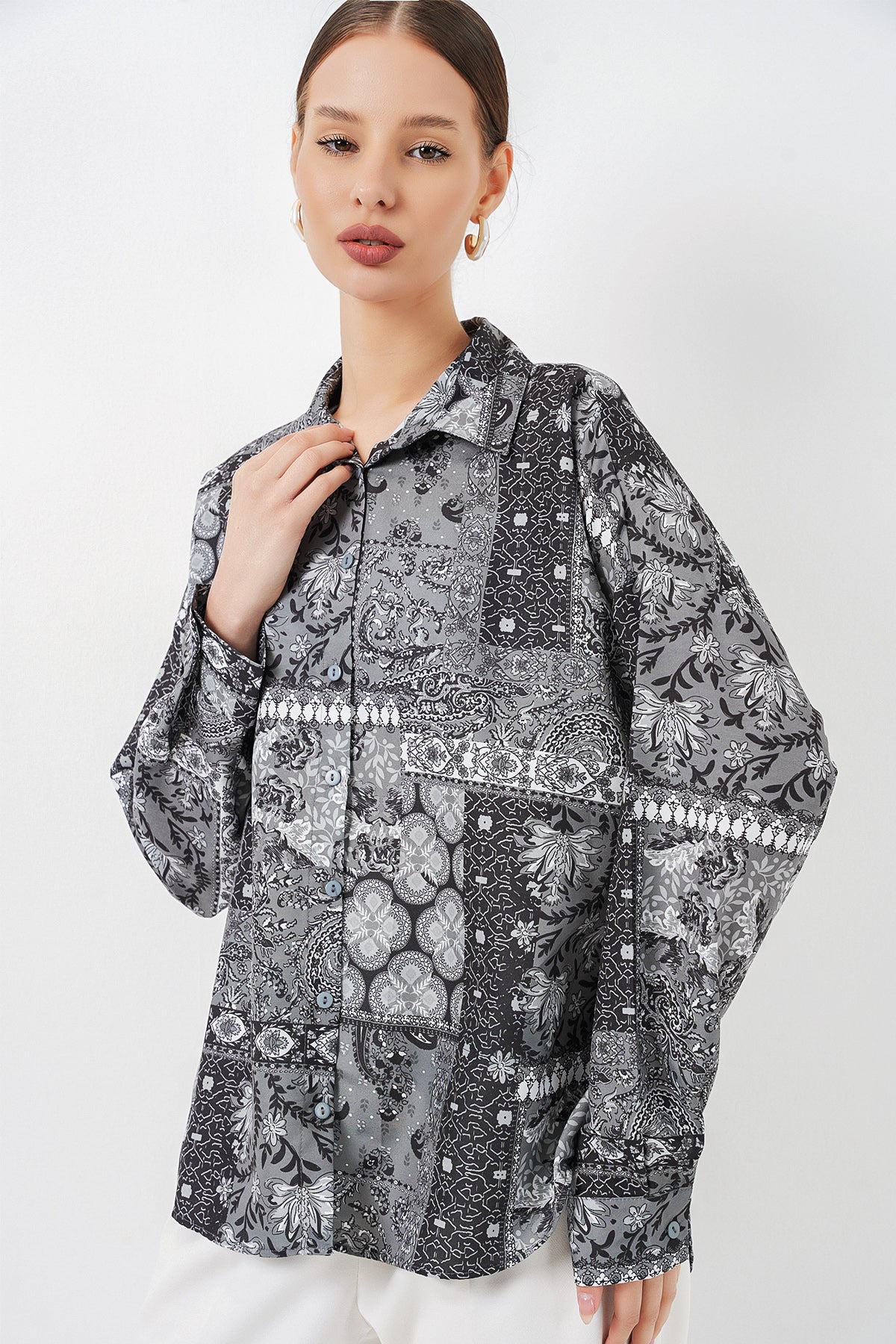 Image of Kadın Oversize Desenli Saten Gömlek 20365 - Antrasit