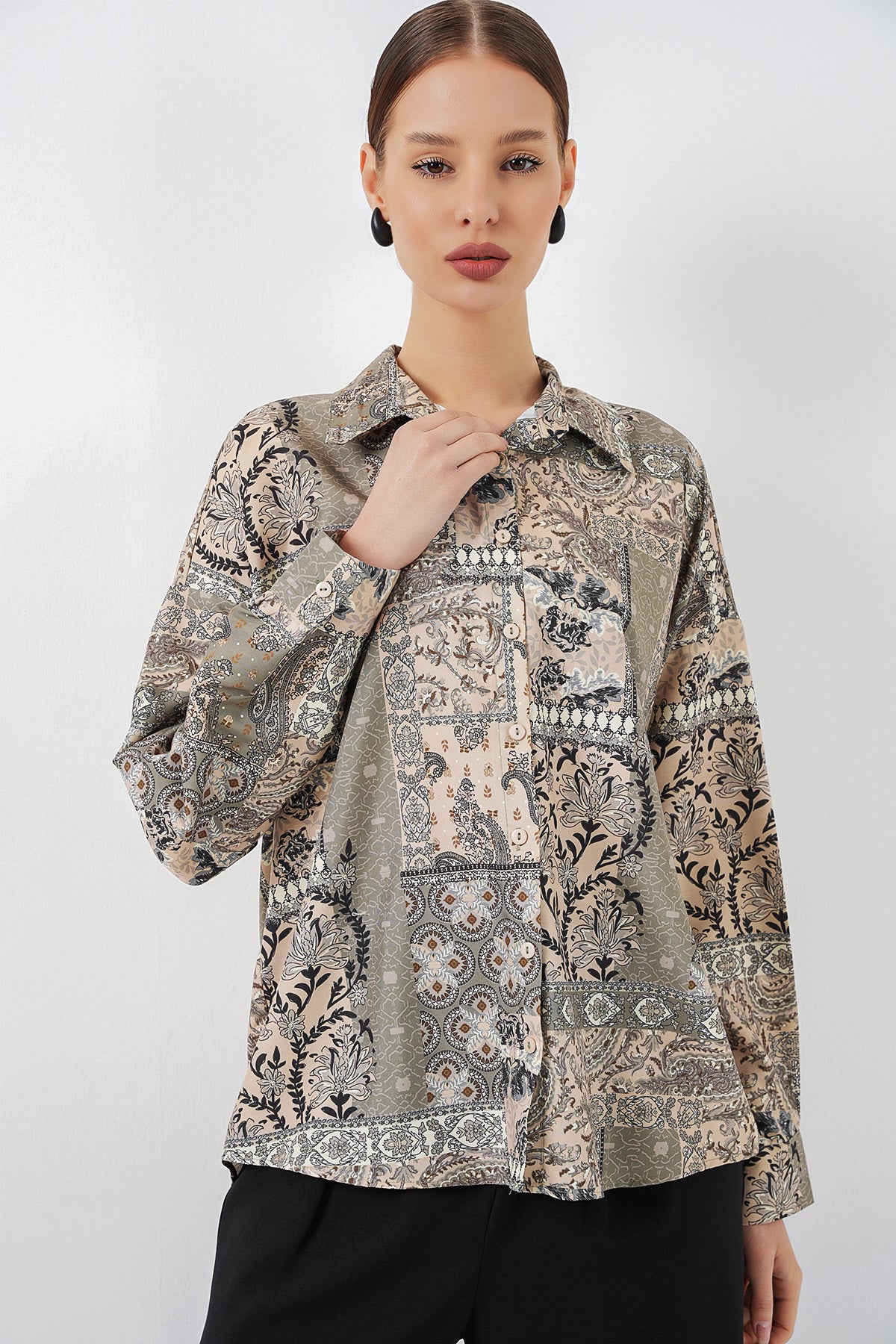Image of Women's Oversize Patterned Satin Shirt 20365 - Çağla