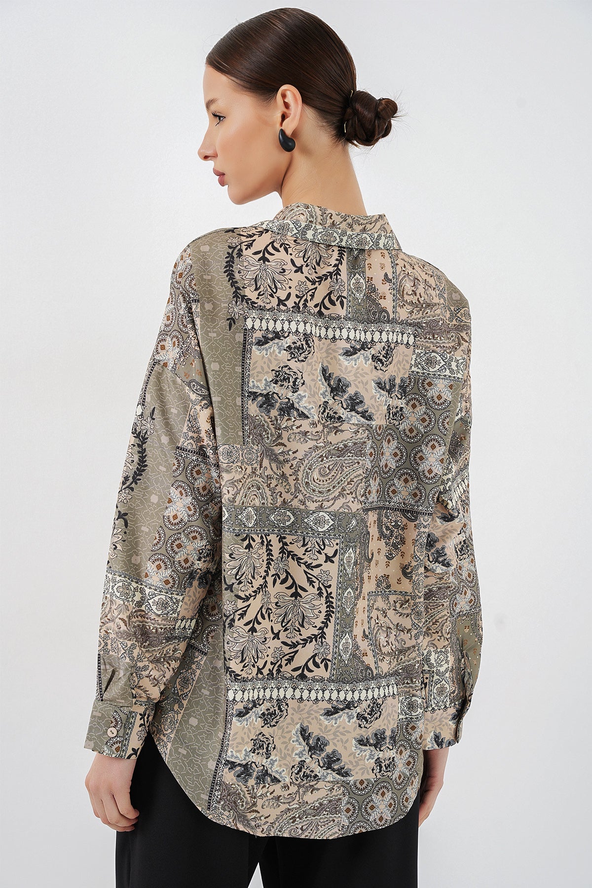 Image of Women's Oversize Patterned Satin Shirt 20365 - Çağla