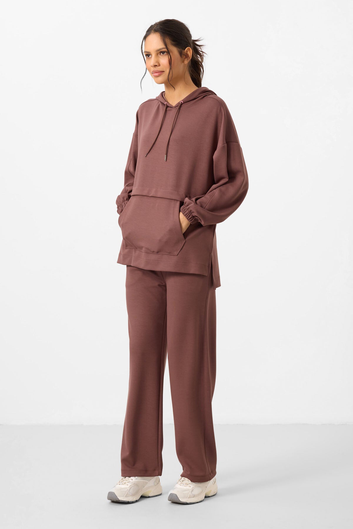 Image of Kahverengi Yumuşak Dokulu Kapüşonlu Oversize Kadın Eşofman Tunik Takım - 95348