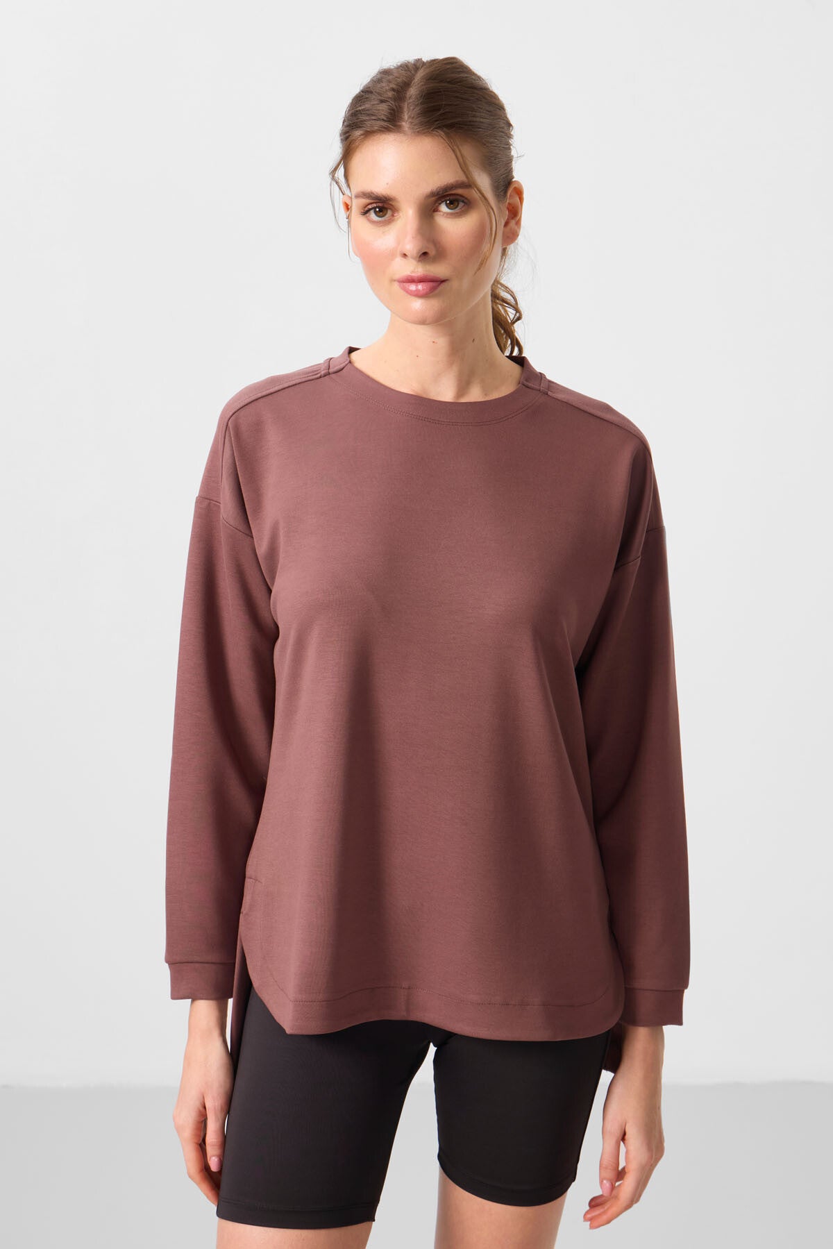Image of Kahverengi Yumuşak Dokulu O Yaka Rahat Form Kadın Tunik Sweatshirt - 97305