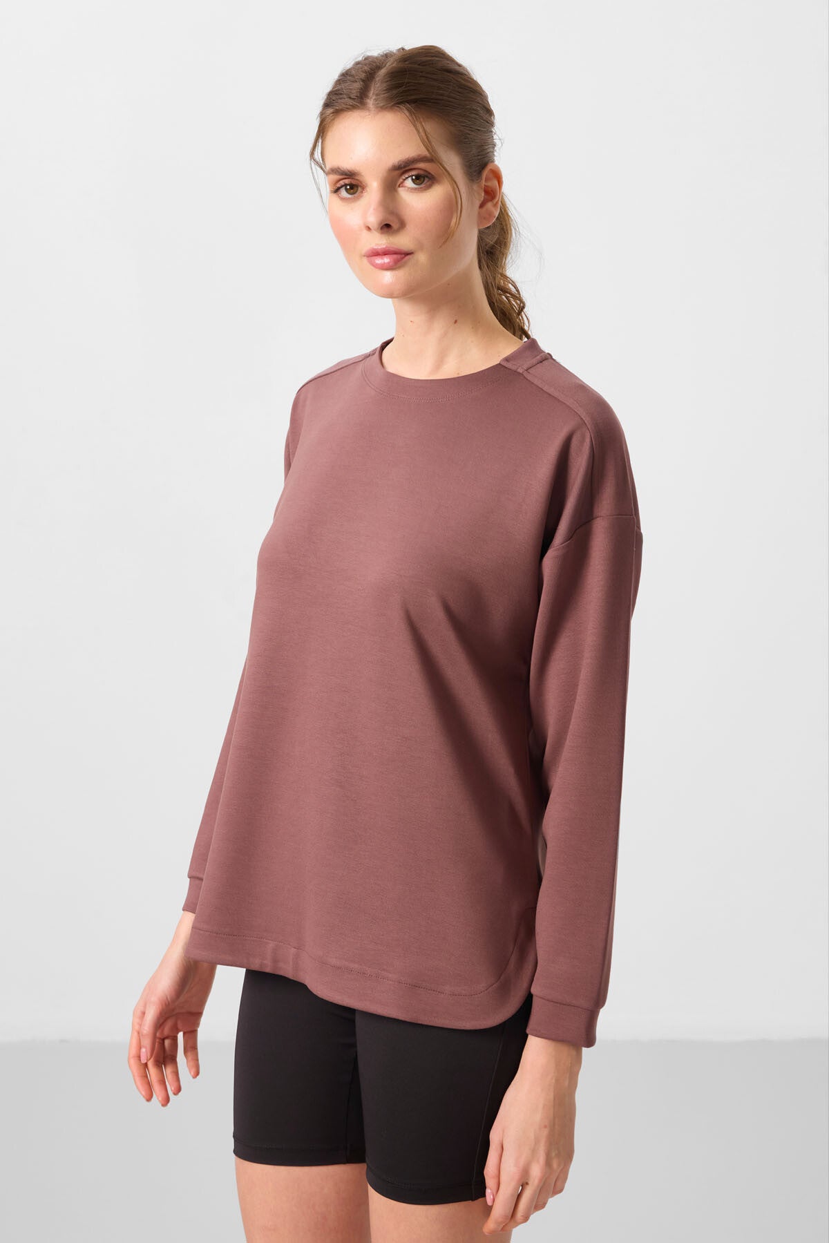 Image of Kahverengi Yumuşak Dokulu O Yaka Rahat Form Kadın Tunik Sweatshirt - 97305