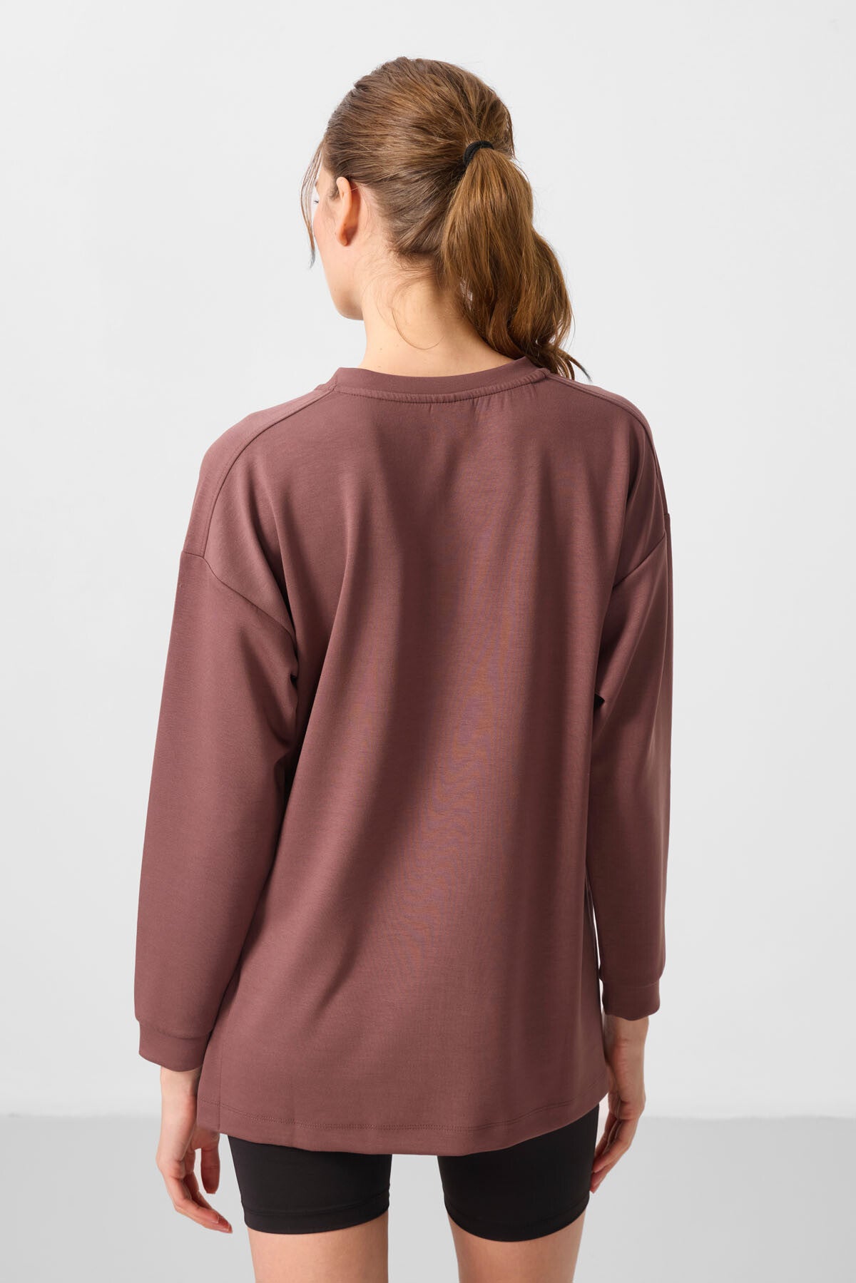 Image of Kahverengi Yumuşak Dokulu O Yaka Rahat Form Kadın Tunik Sweatshirt - 97305