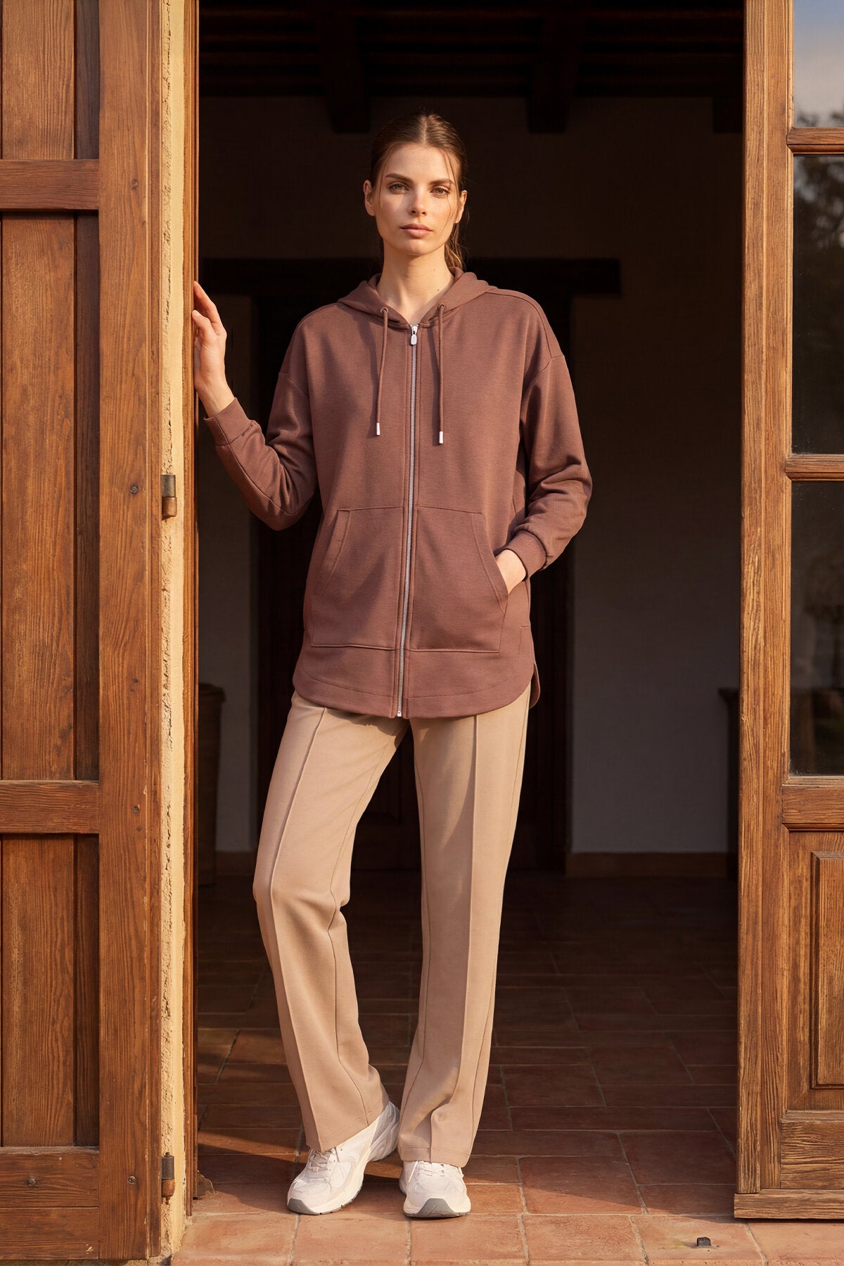 Image of Kahverengi Yumuşak Dokulu Kapüşonlu Oversize Kadın Tunik Sweatshirt - 97302