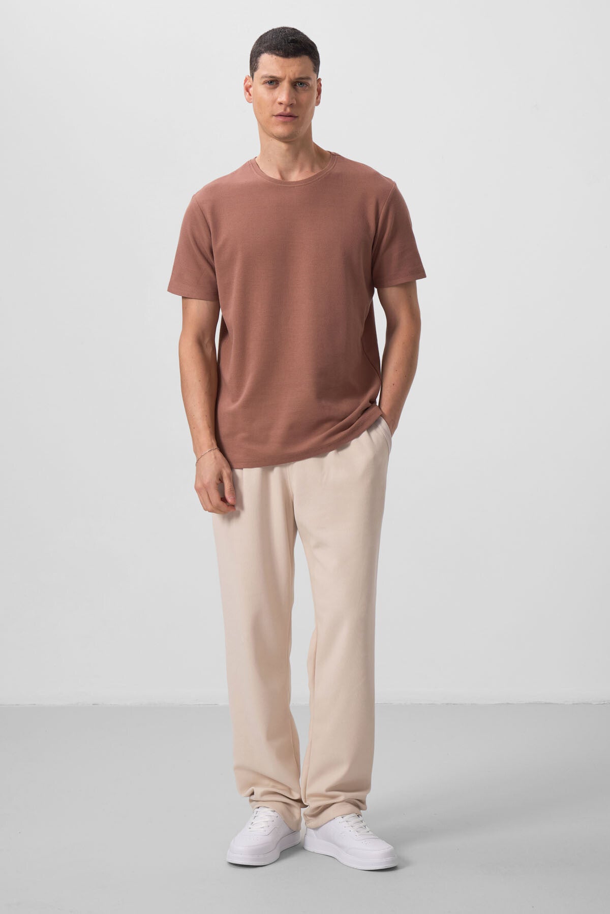 Image of Kahverengi Yüzeyi Dokulu Rahat Form Basic Erkek T-Shirt - 88436