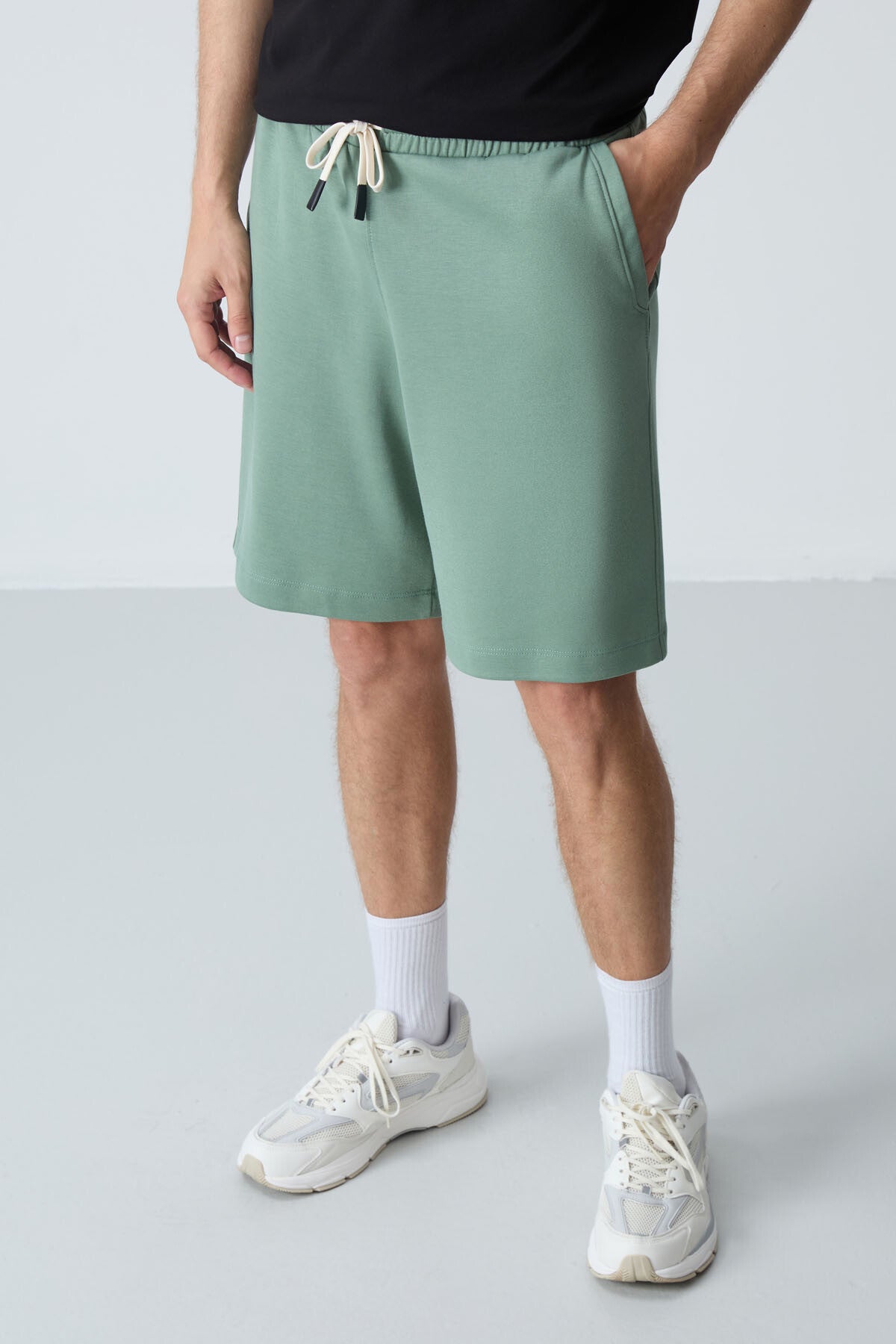 Image of Pantaloni scurți bărbătești de bază, din bumbac, gros, texturat, verde deschis, croială standard - 81275