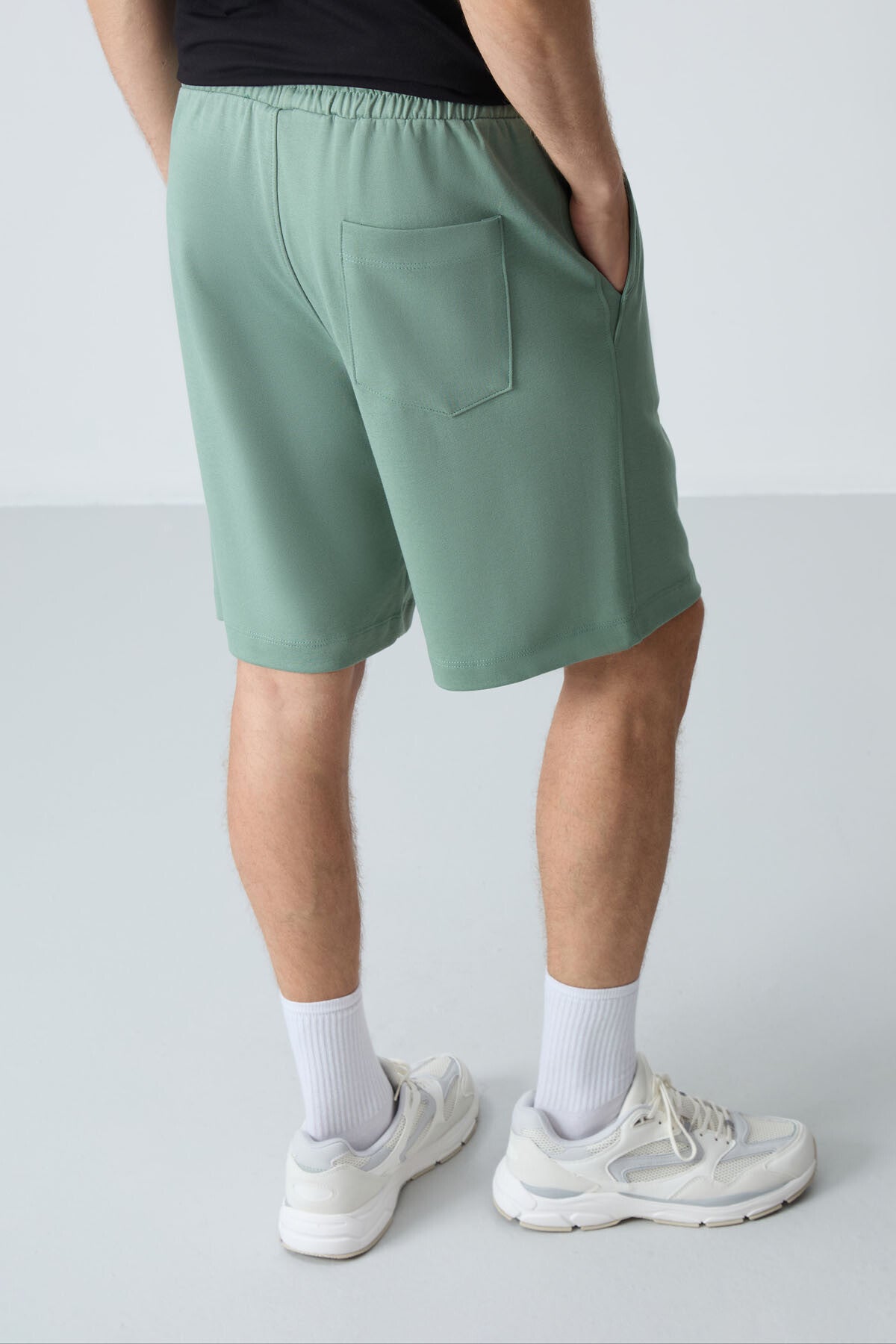 Image of Pantaloni scurți bărbătești de bază, din bumbac, gros, texturat, verde deschis, croială standard - 81275