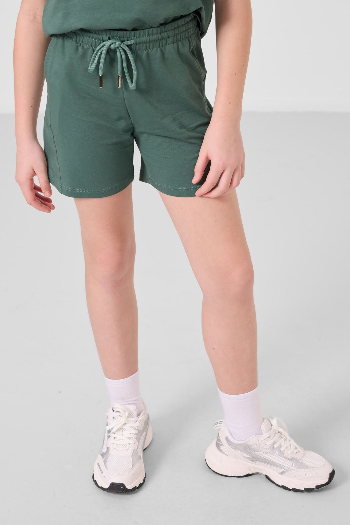 Image of Açık Yeşil Pamuklu Yumuşak Dokulu Standart Fit Basic Kız Çocuk Şort Takım - 75184