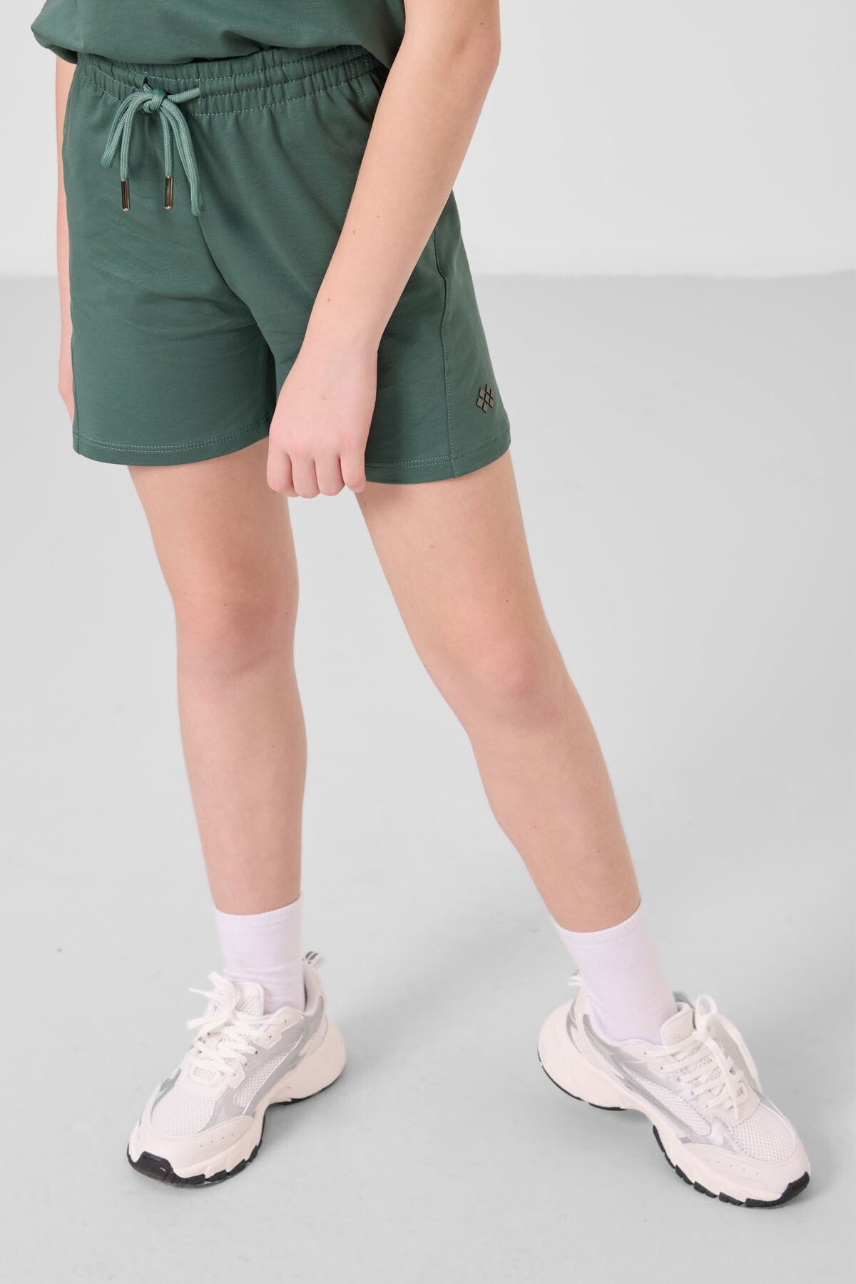 Image of Açık Yeşil Pamuklu Yumuşak Dokulu Standart Fit Basic Kız Çocuk Şort Takım - 75184