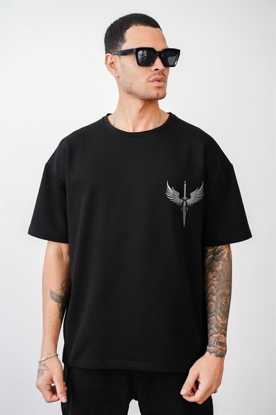 Image of Tricou unisex cu imprimeu de sabie, croială oversize