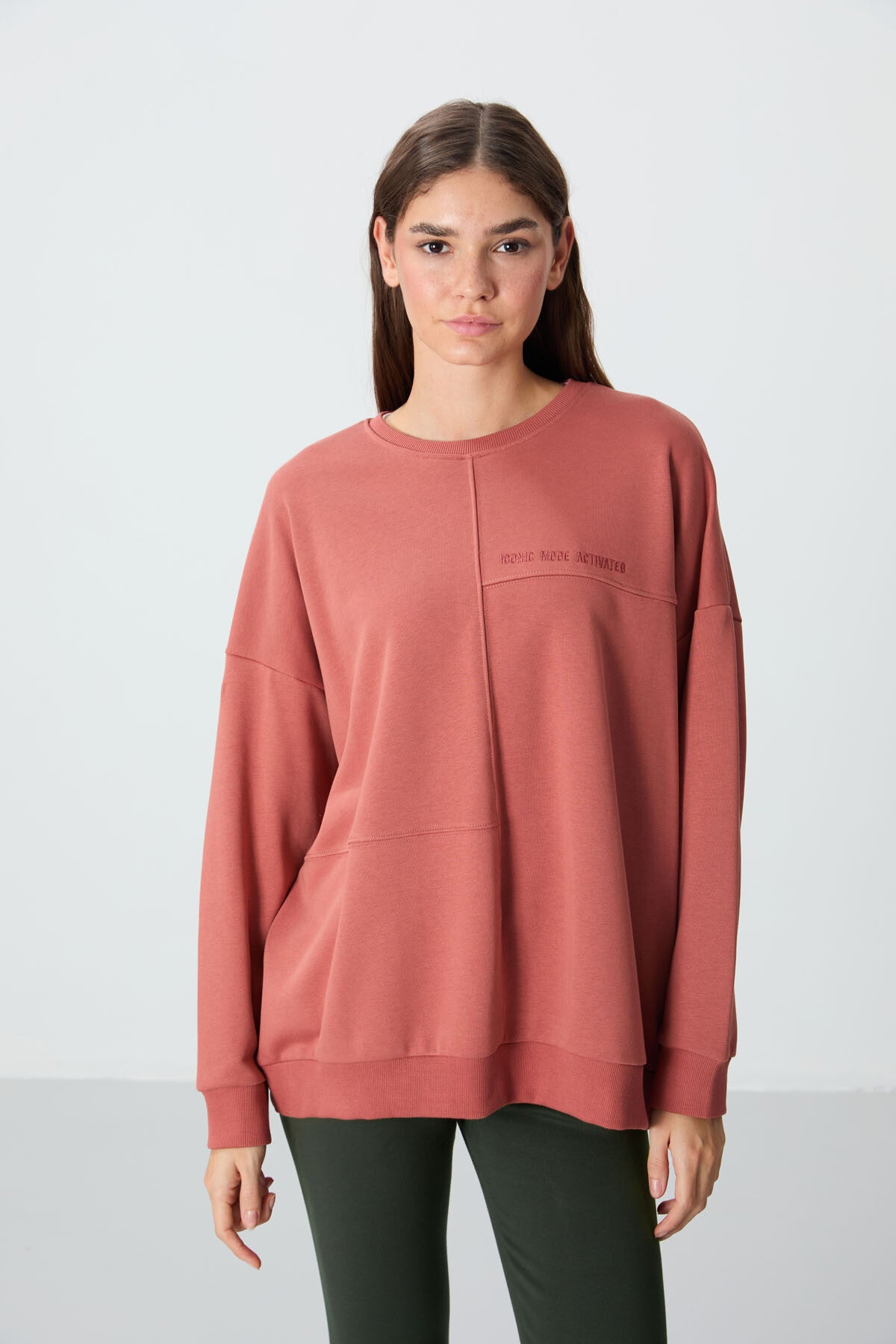 Image of Kiremit Kompakt Pamuklu Kalın Pürüzsüz Dokulu O Yaka Oversize Fit Kadın Sweatshirt - 97288