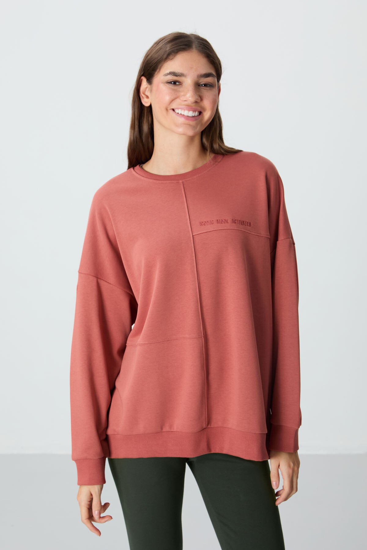 Image of Kiremit Kompakt Pamuklu Kalın Pürüzsüz Dokulu O Yaka Oversize Fit Kadın Sweatshirt - 97288