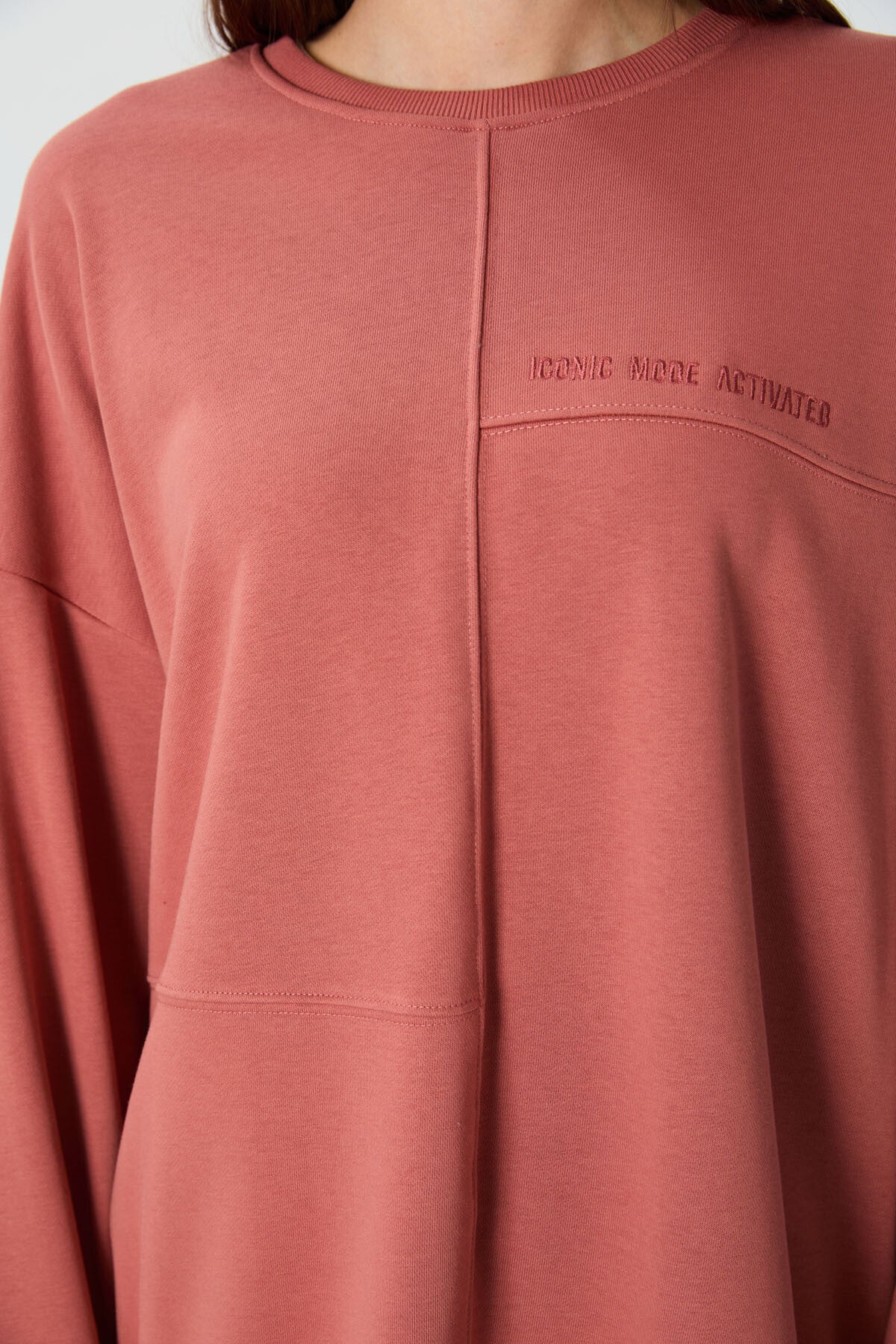 Image of Kiremit Kompakt Pamuklu Kalın Pürüzsüz Dokulu O Yaka Oversize Fit Kadın Sweatshirt - 97288