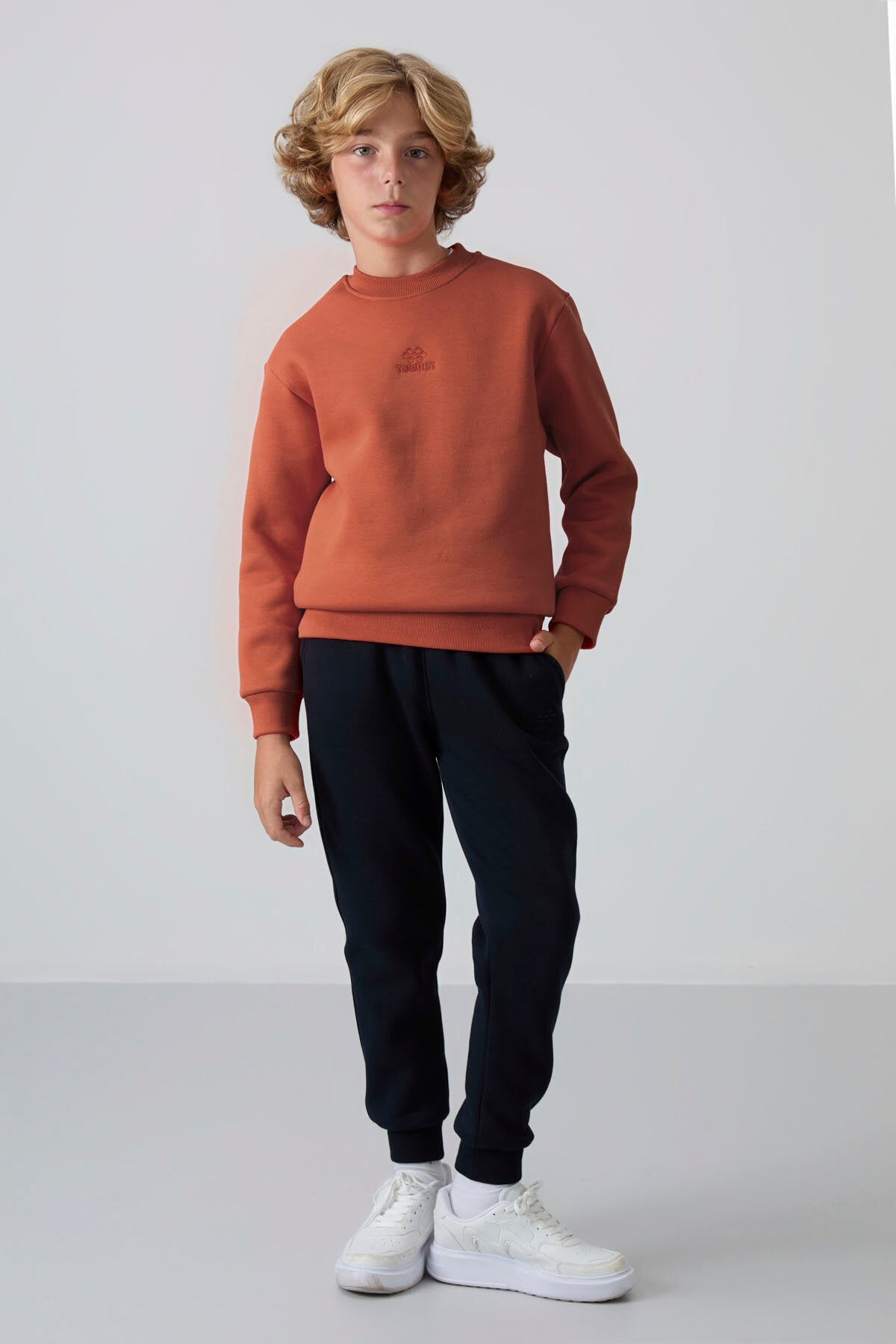 Image of Kiremit Pamuklu Kalın İçi Tüylü Yumuşak Dokulu Standart Fit Nakışlı Erkek Çocuk Sweatshirt - 11232