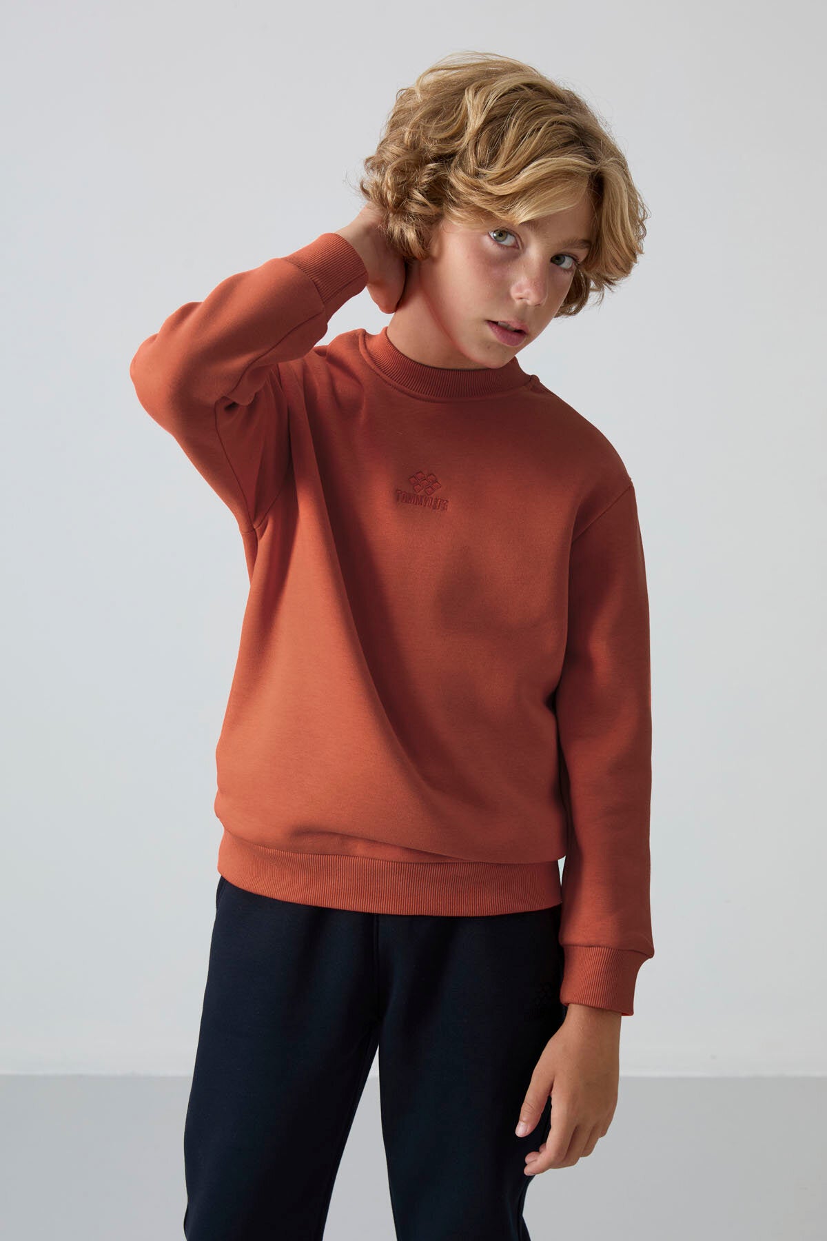 Image of Kiremit Pamuklu Kalın İçi Tüylü Yumuşak Dokulu Standart Fit Nakışlı Erkek Çocuk Sweatshirt - 11232