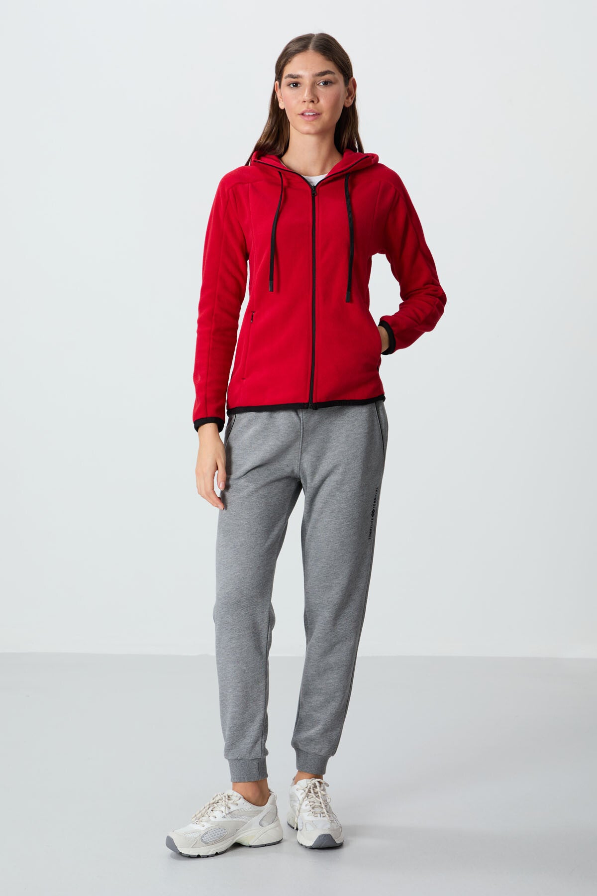 Image of Kırmızı Kalın Yumuşak Dokulu Kapüşonlu Standart Fit Nakışlı Polar Kadın Sweatshirt -97287
