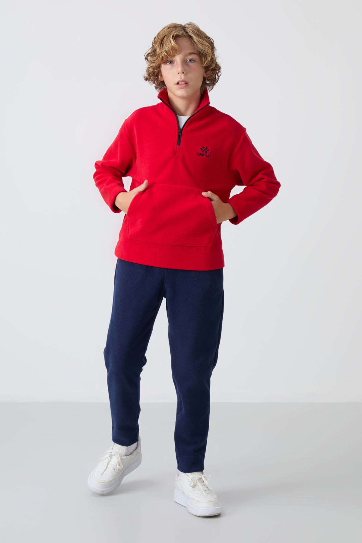Image of Trening pentru băieți, roșu și bleumarin, din fleece gros, texturat, cu croială standard, brodat - 11218