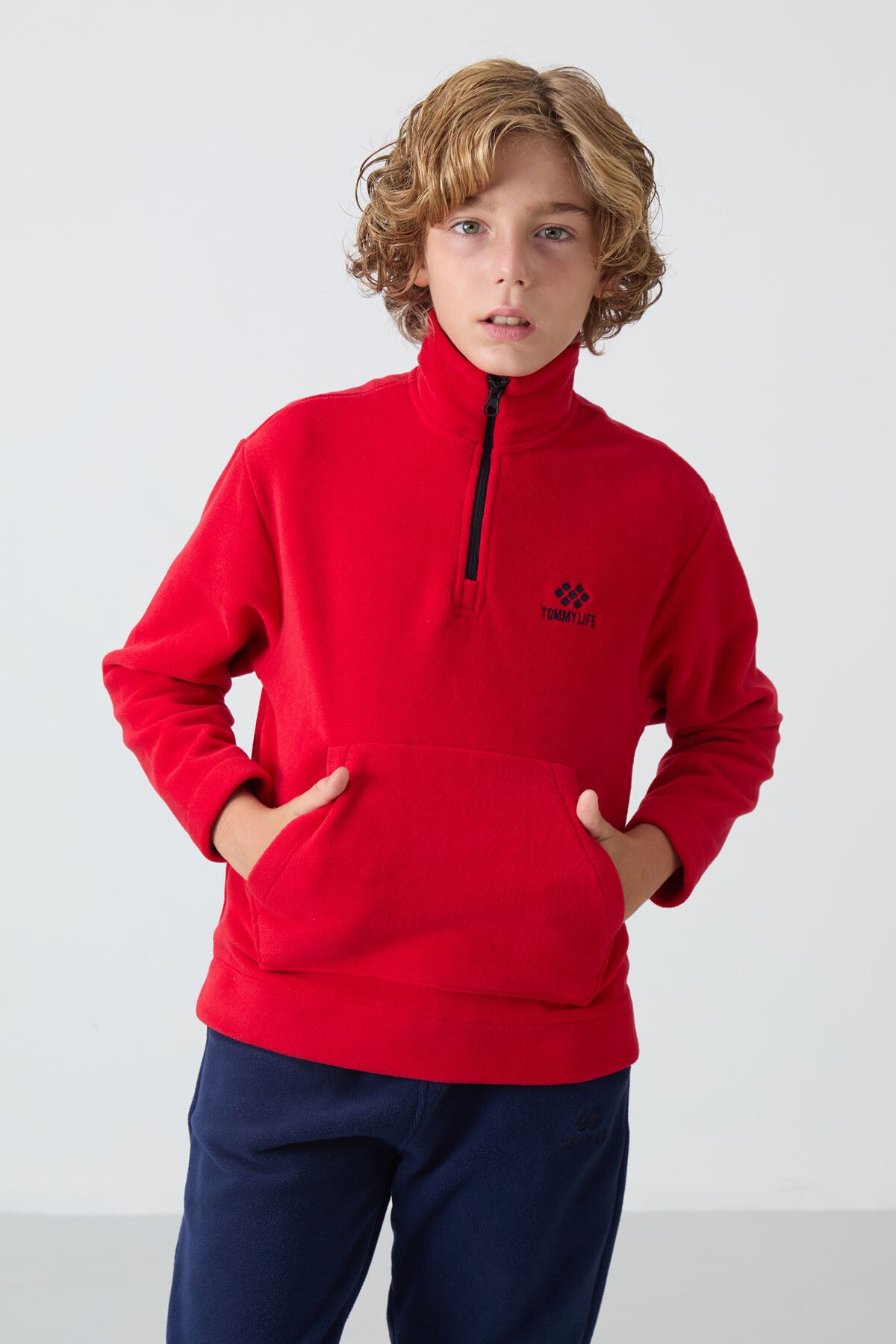 Image of Trening pentru băieți, roșu și bleumarin, din fleece gros, texturat, cu croială standard, brodat - 11218