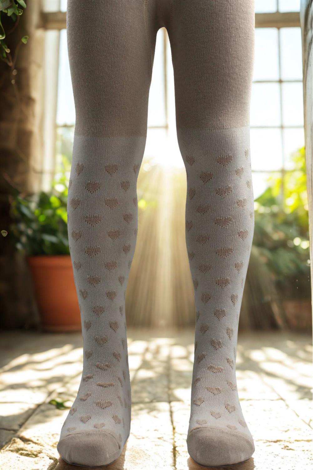Image of Kız Çoçuk Pamuklu Kalp Desen Külotlu Çorap Bej