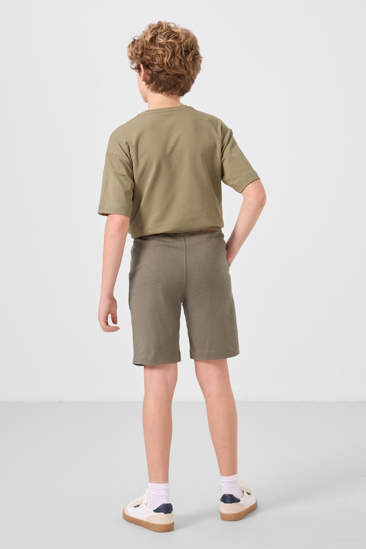 Image of Set pantaloni scurți chino ușori, elastici, din bumbac, bej închis-camel, croială supradimensionată, pentru băieți - 11277