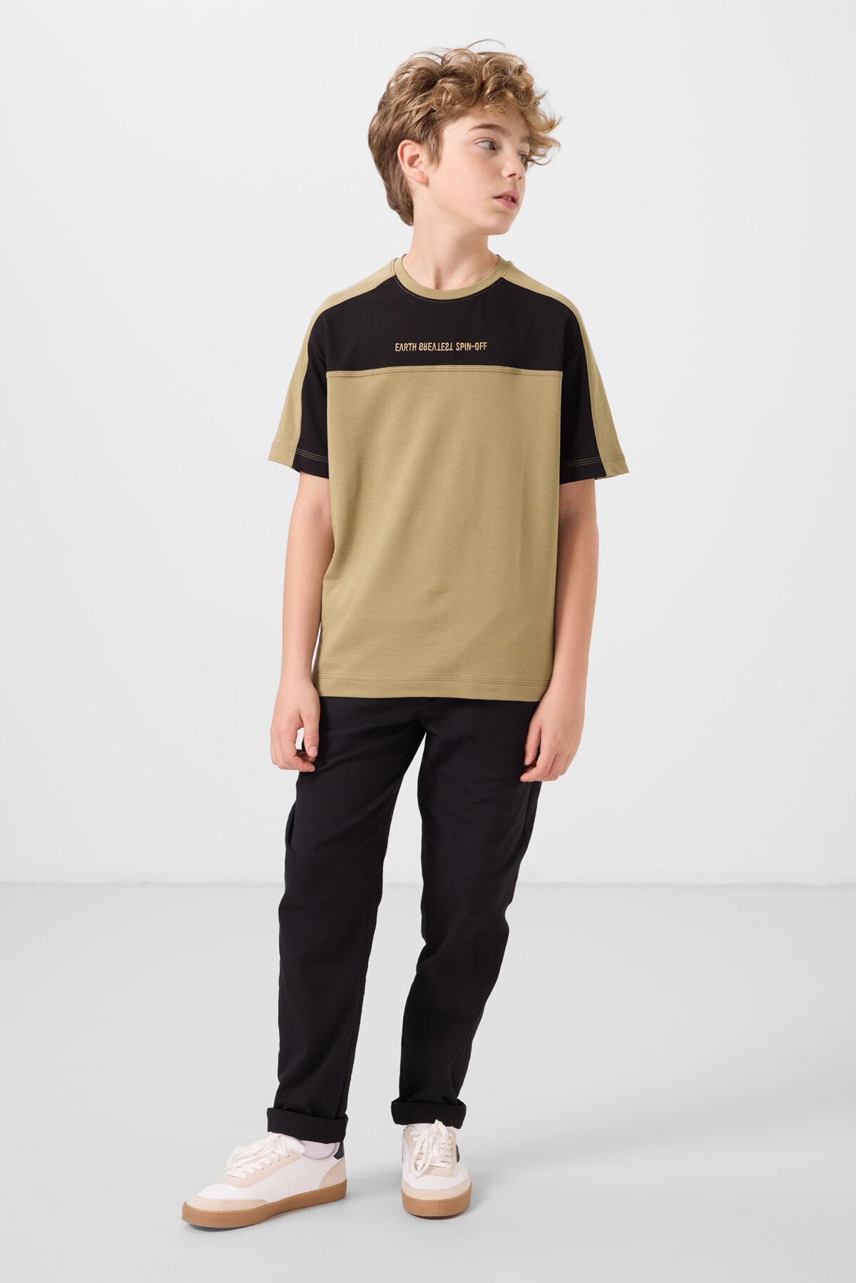 Image of Koyu Bej Pamuklu Yumuşak Dokulu Oversize Fit Nakışlı Erkek Çocuk T-Shirt - 11290