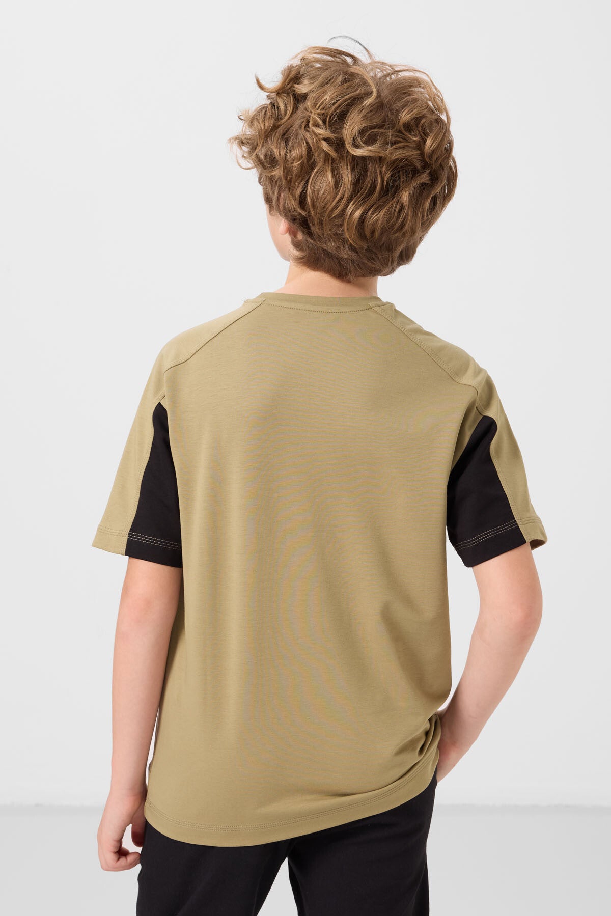 Image of Koyu Bej Pamuklu Yumuşak Dokulu Oversize Fit Nakışlı Erkek Çocuk T-Shirt - 11290