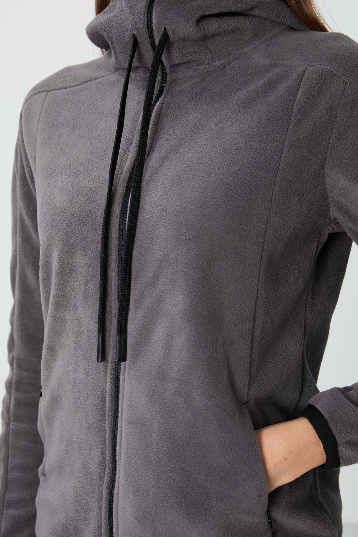 Image of Koyu Gri Kalın Yumuşak Dokulu Kapüşonlu Standart Fit Nakışlı Polar Kadın Sweatshirt -97287