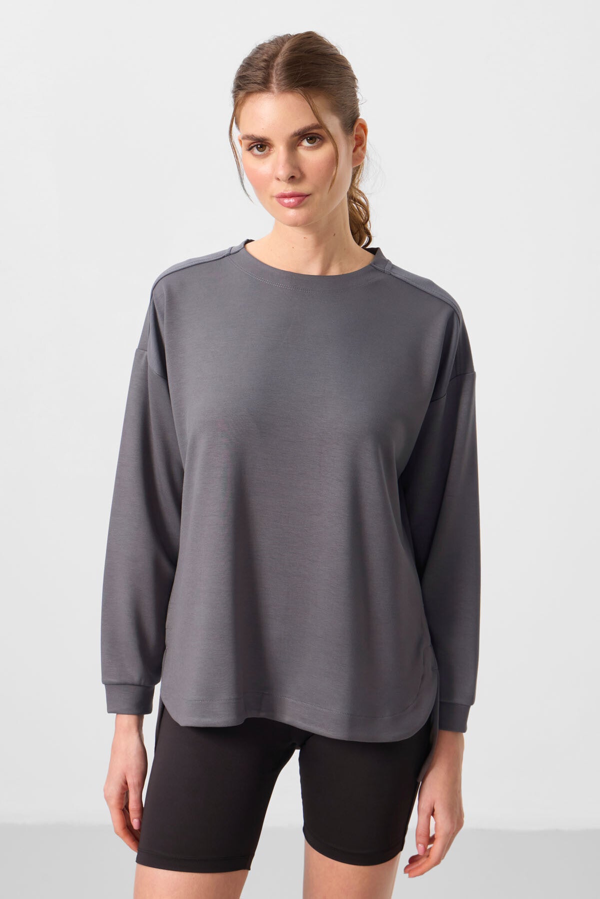 Image of Koyu Gri Yumuşak Dokulu O Yaka Rahat Form Kadın Tunik Sweatshirt - 97305