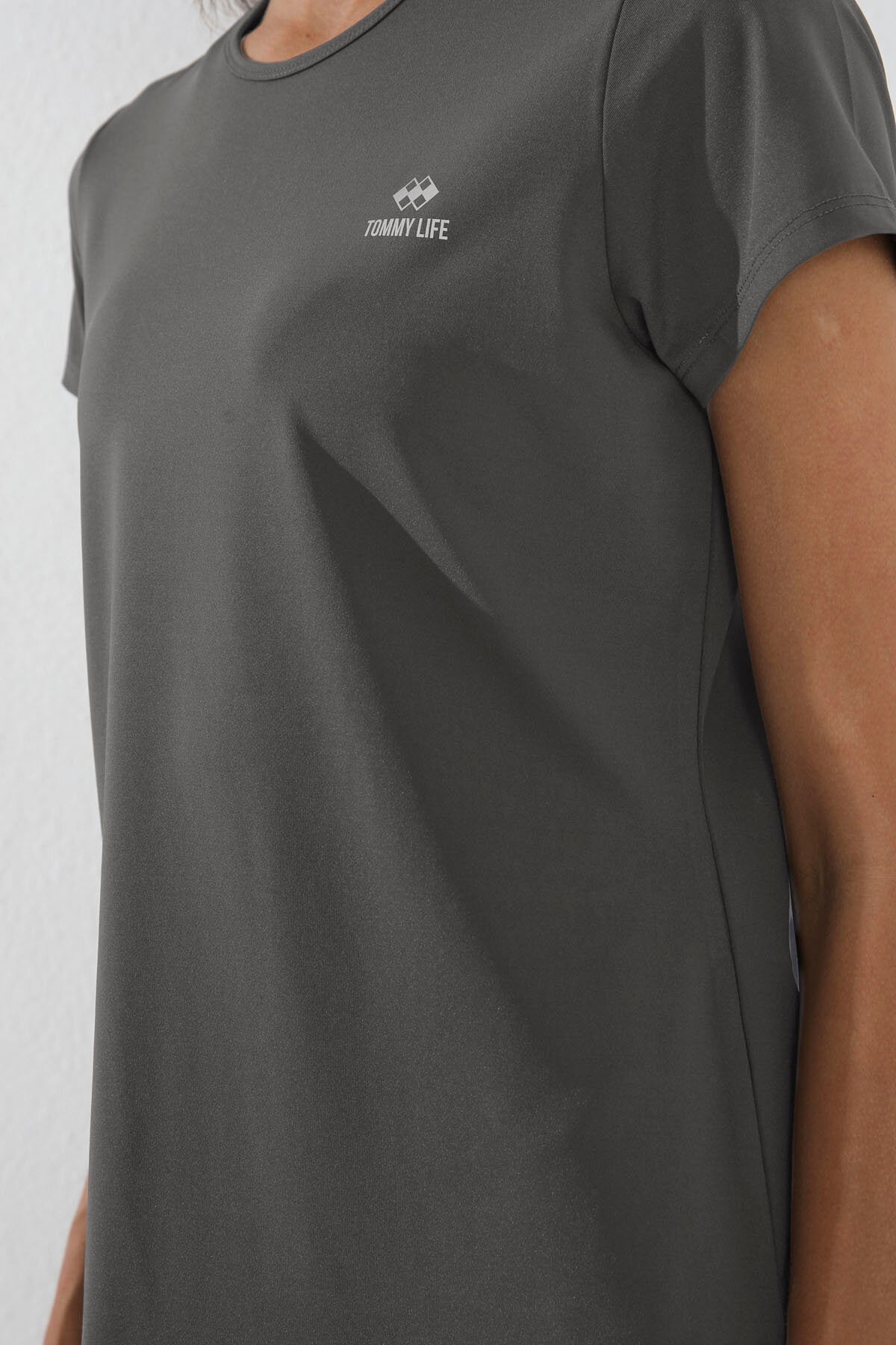 Image of Koyu Gri Basic Kısa Kol Standart Kalıp O Yaka Kadın T-Shirt - 97144