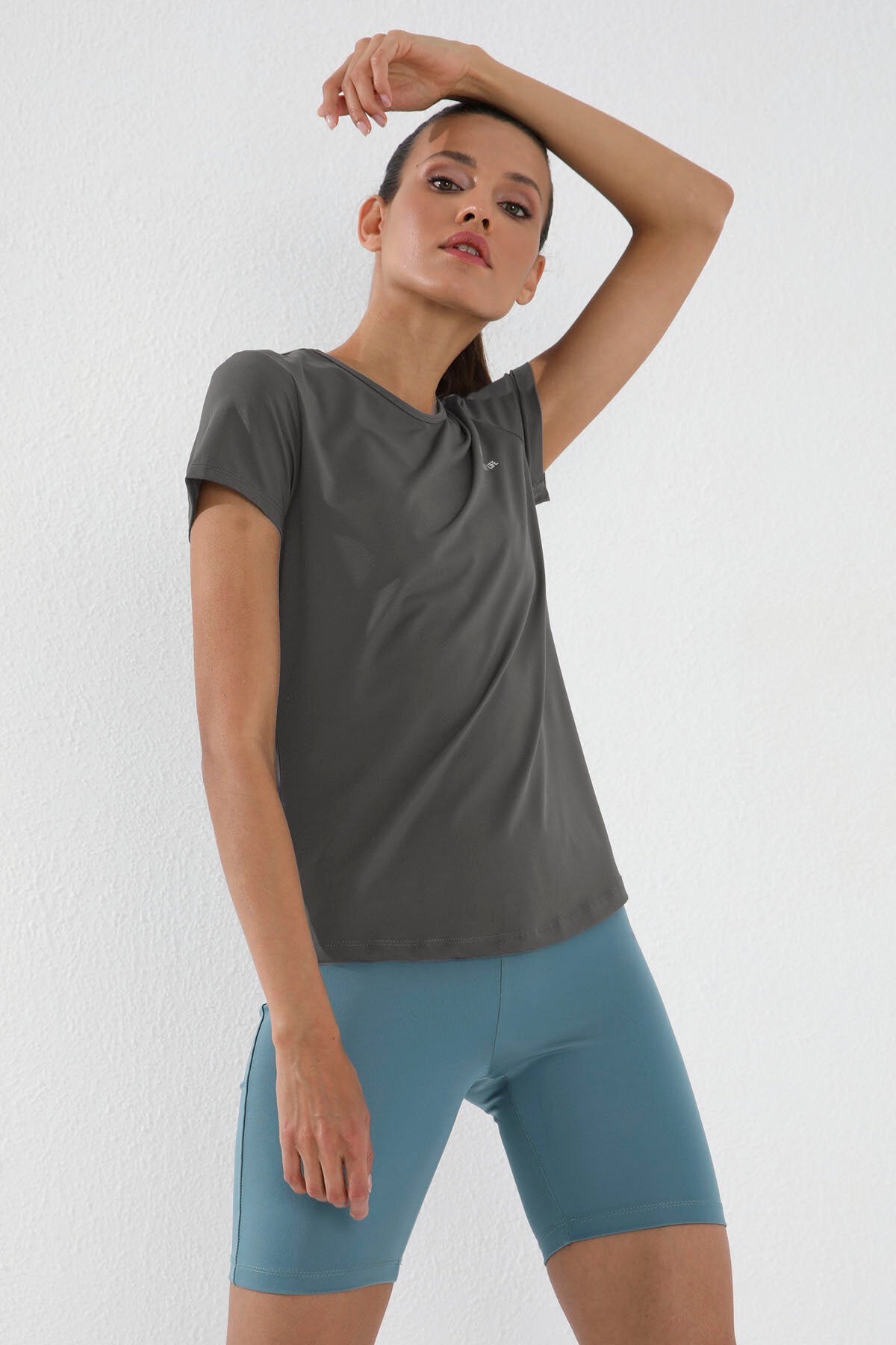 Image of Koyu Gri Basic Kısa Kol Standart Kalıp O Yaka Kadın T-Shirt - 97144
