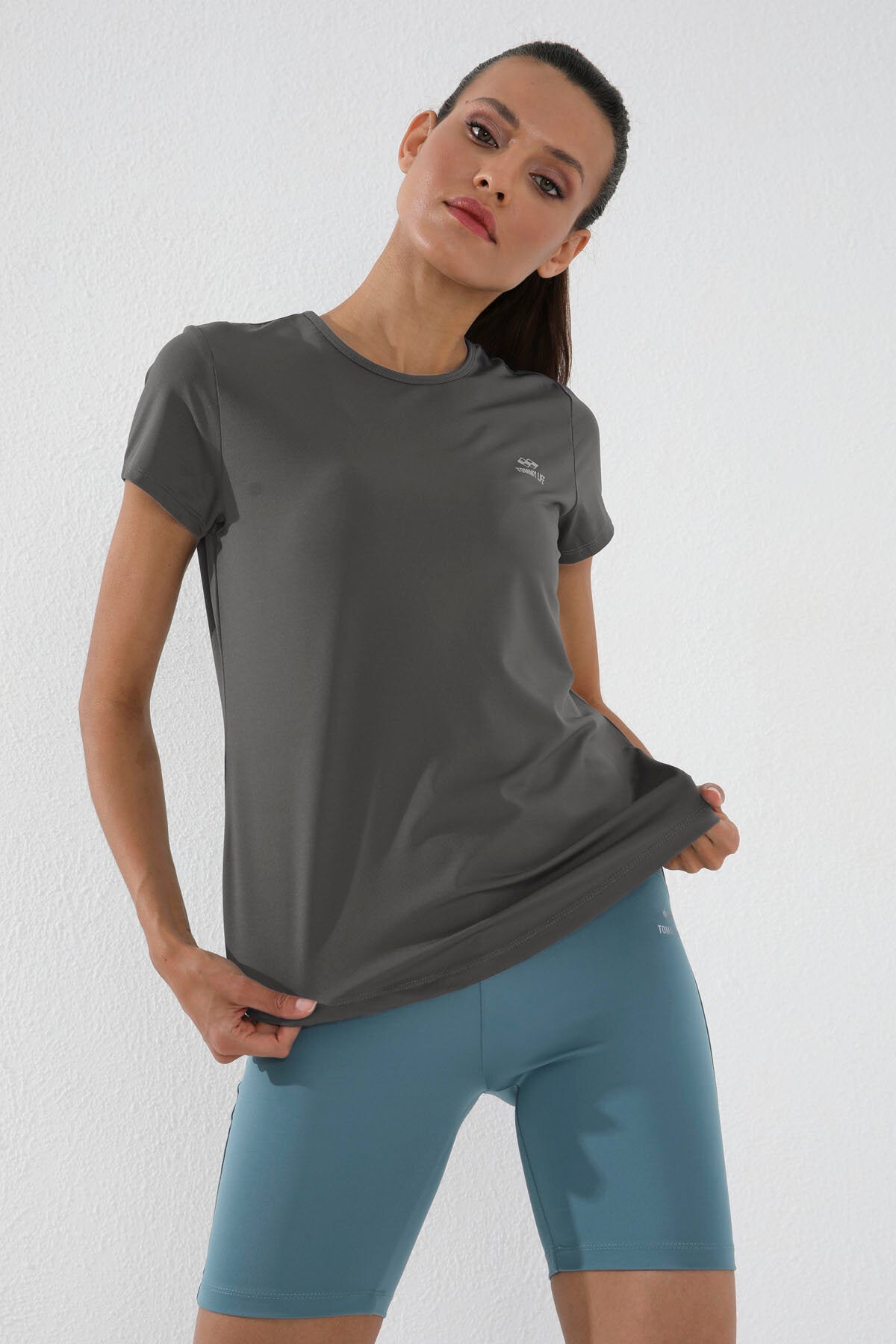 Image of Koyu Gri Basic Kısa Kol Standart Kalıp O Yaka Kadın T-Shirt - 97144