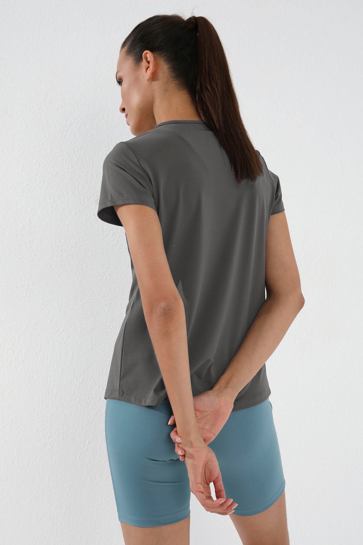 Image of Koyu Gri Basic Kısa Kol Standart Kalıp O Yaka Kadın T-Shirt - 97144