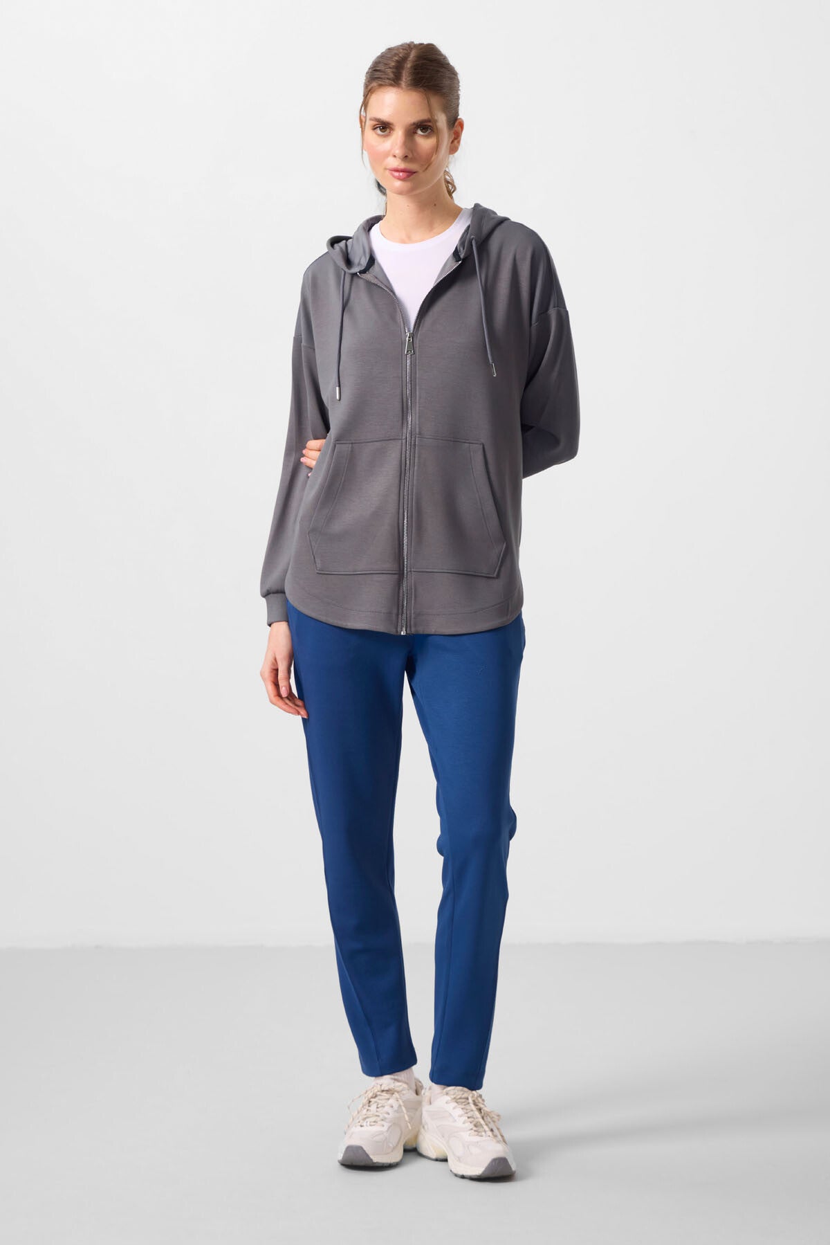 Image of Koyu Gri Yumuşak Dokulu Kapüşonlu Oversize Kadın Tunik Sweatshirt - 97302