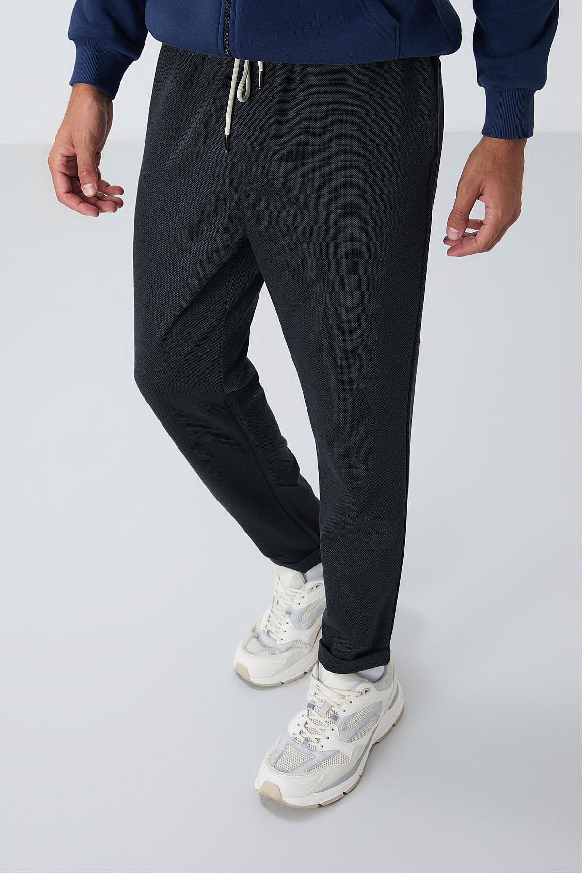 Image of Koyu Gri Yüzeyi Dokulu Standart Fit Erkek Eşofman Alt - 82154