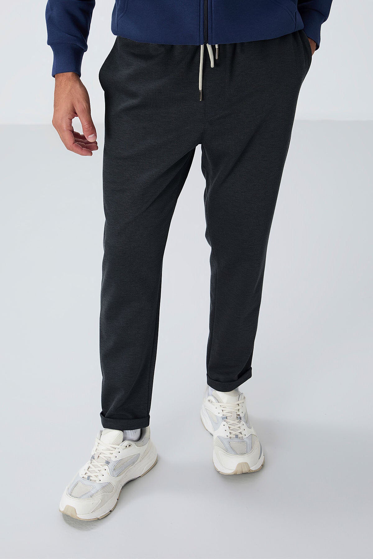 Image of Koyu Gri Yüzeyi Dokulu Standart Fit Erkek Eşofman Alt - 82154