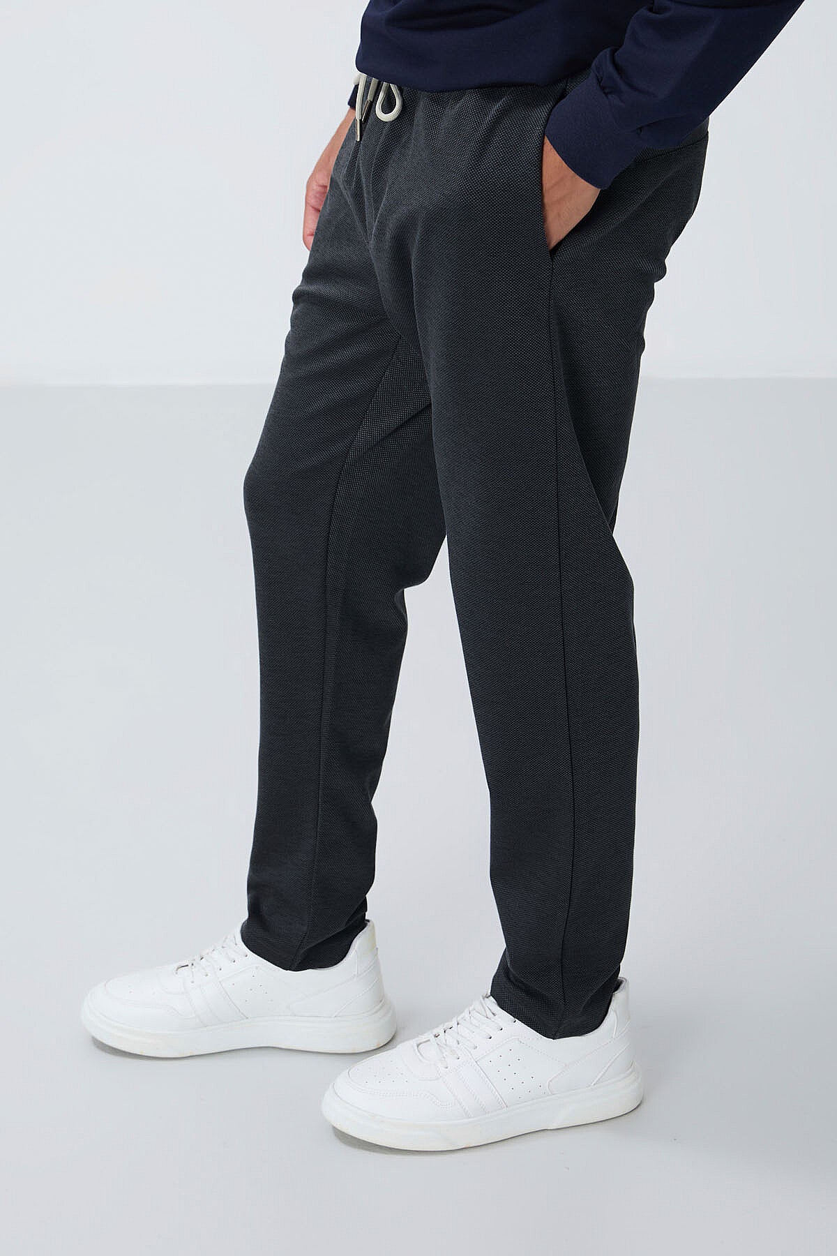 Image of Koyu Gri Yüzeyi Dokulu Standart Fit Erkek Eşofman Alt - 82155