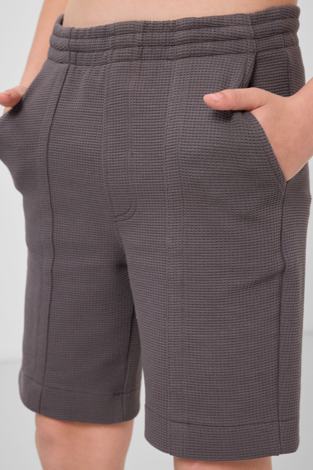Image of Koyu Gri Pamuklu Yumuşak Dokulu Standart Fit Basic Erkek Çocuk Şort - 11289