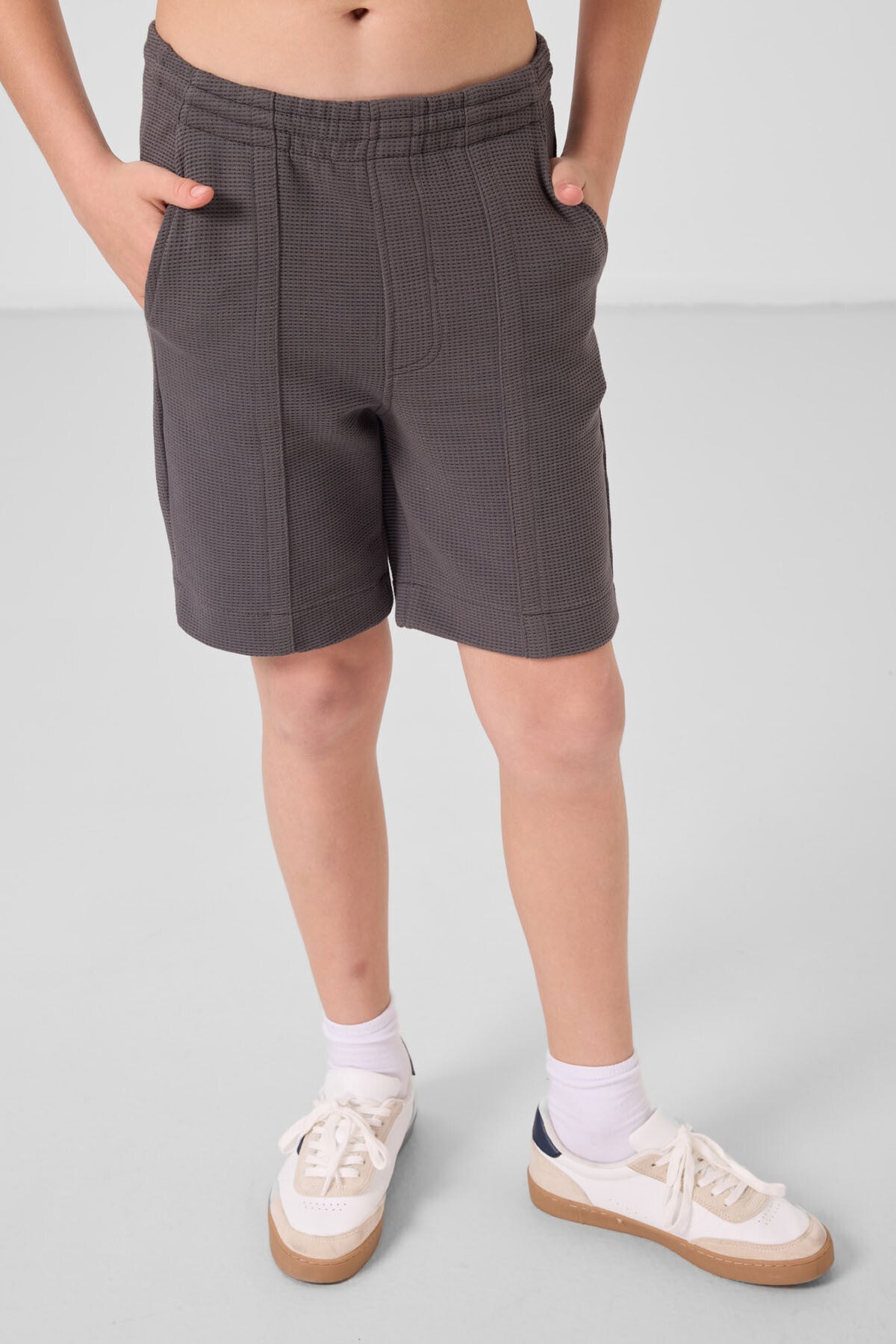 Image of Koyu Gri Pamuklu Yumuşak Dokulu Standart Fit Basic Erkek Çocuk Şort - 11289