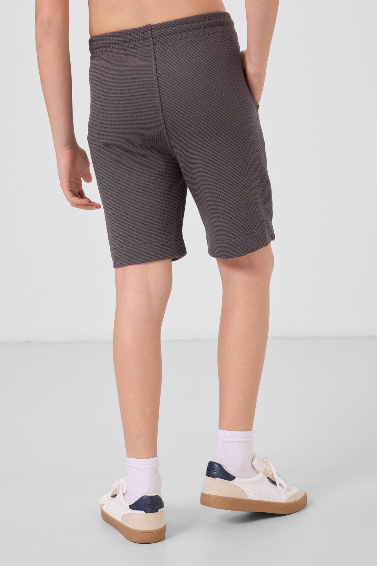 Image of Koyu Gri Pamuklu Yumuşak Dokulu Standart Fit Basic Erkek Çocuk Şort - 11289