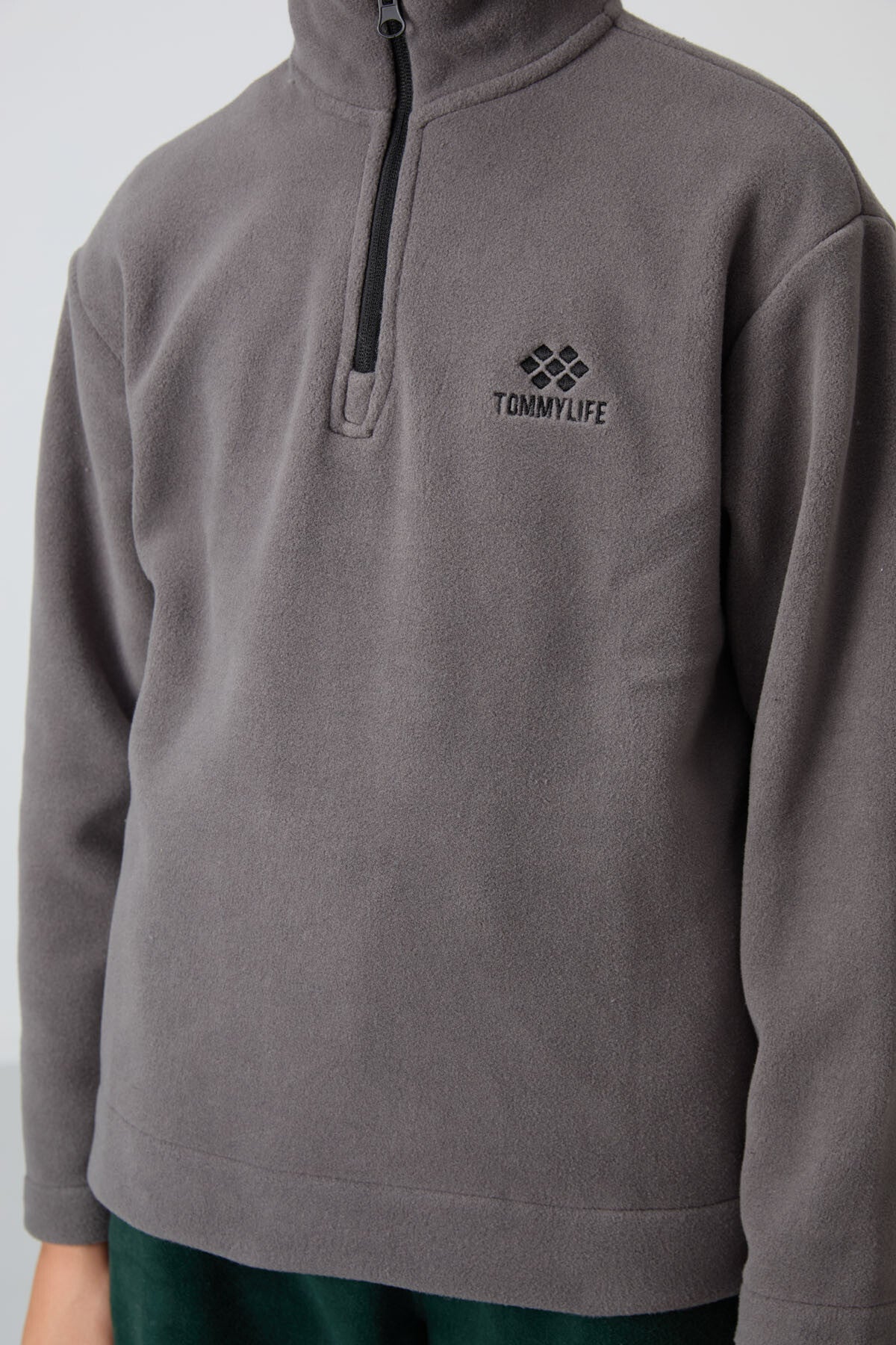 Image of Koyu Gri Kalın Yumuşak Dokulu Standart Fit Nakışlı Polar Erkek Çocuk Sweatshirt - 11221