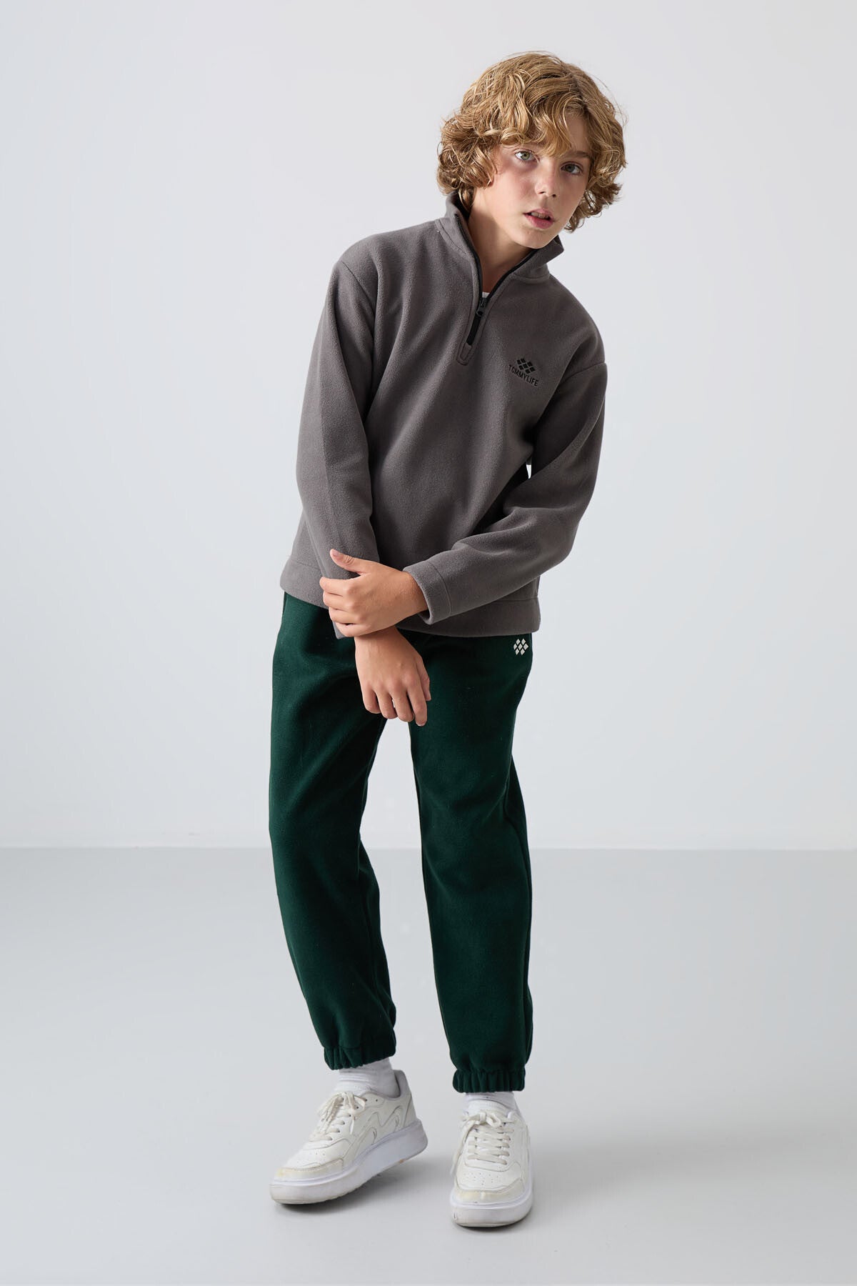 Image of Koyu Gri Kalın Yumuşak Dokulu Standart Fit Nakışlı Polar Erkek Çocuk Sweatshirt - 11221