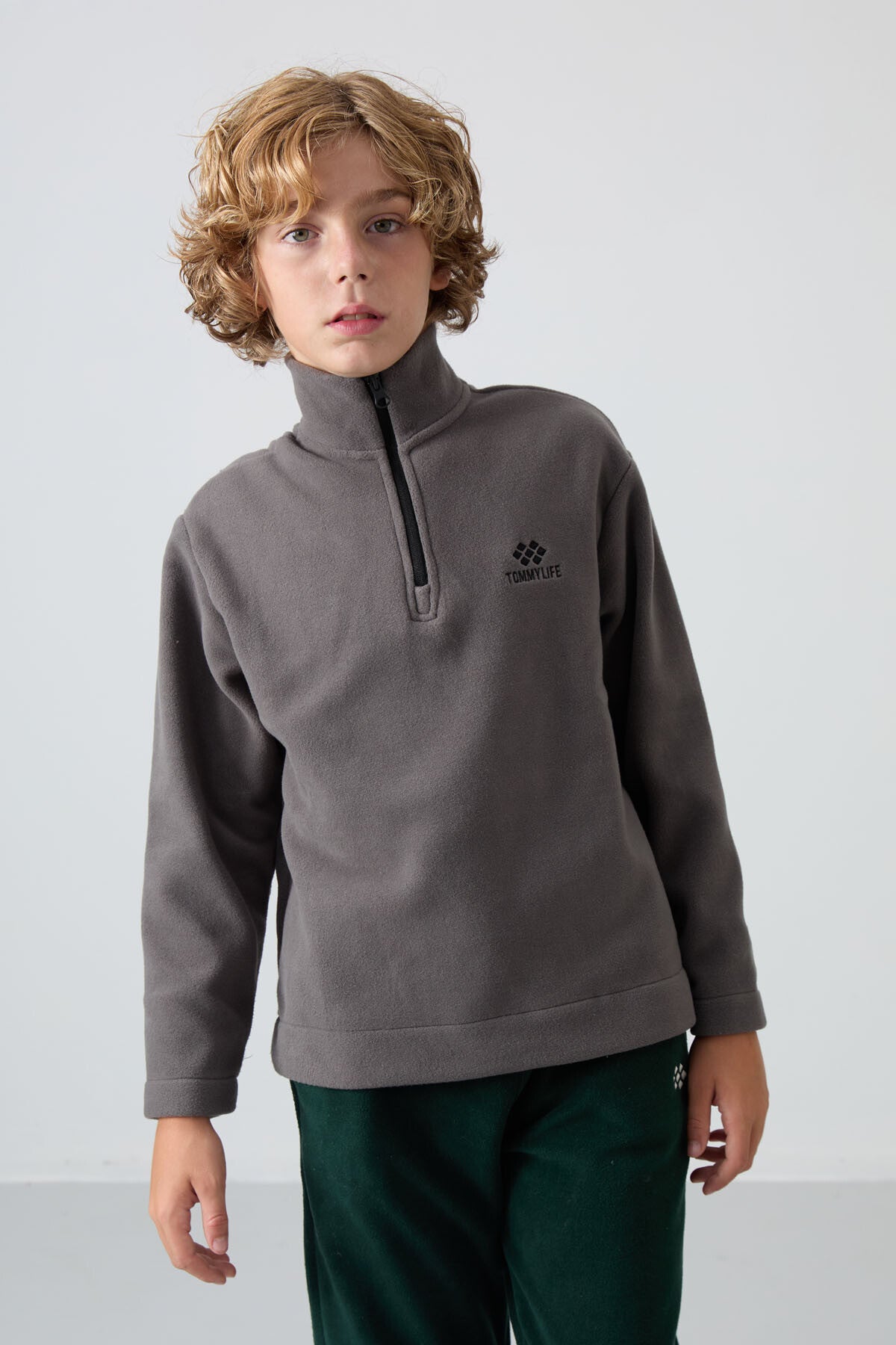 Image of Koyu Gri Kalın Yumuşak Dokulu Standart Fit Nakışlı Polar Erkek Çocuk Sweatshirt - 11221