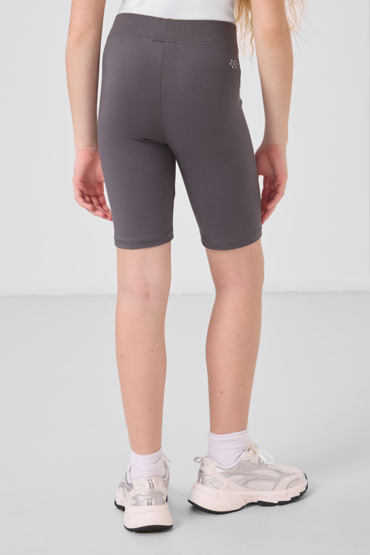 Image of Koyu Gri Pamuklu Kısa Paça Standart Fit Basic Kız Çocuk Tayt - 75188