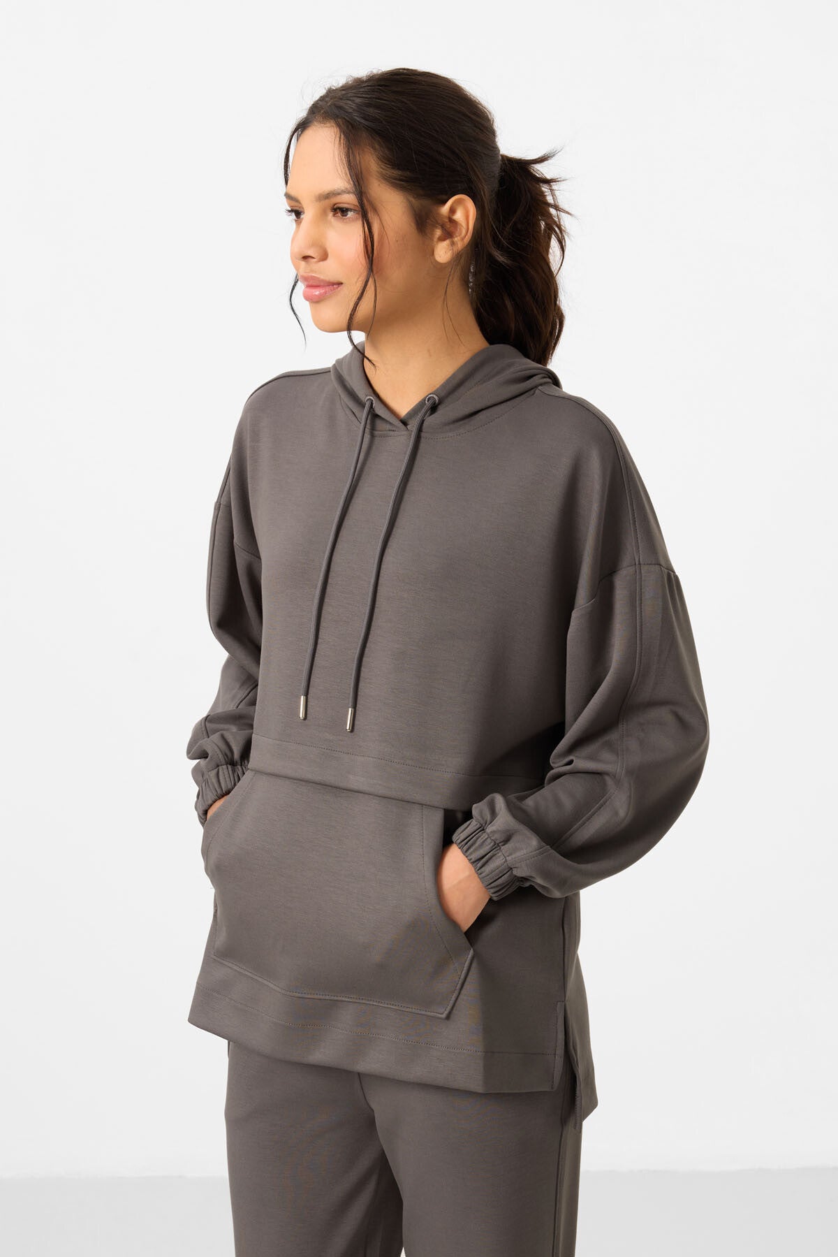 Image of Koyu Gri Yumuşak Dokulu Kapüşonlu Oversize Kadın Eşofman Tunik Takım - 95348