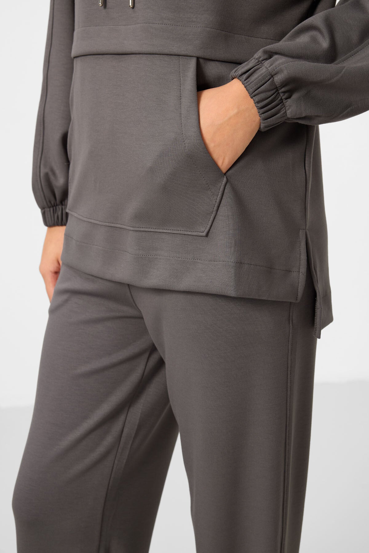 Image of Koyu Gri Yumuşak Dokulu Kapüşonlu Oversize Kadın Eşofman Tunik Takım - 95348