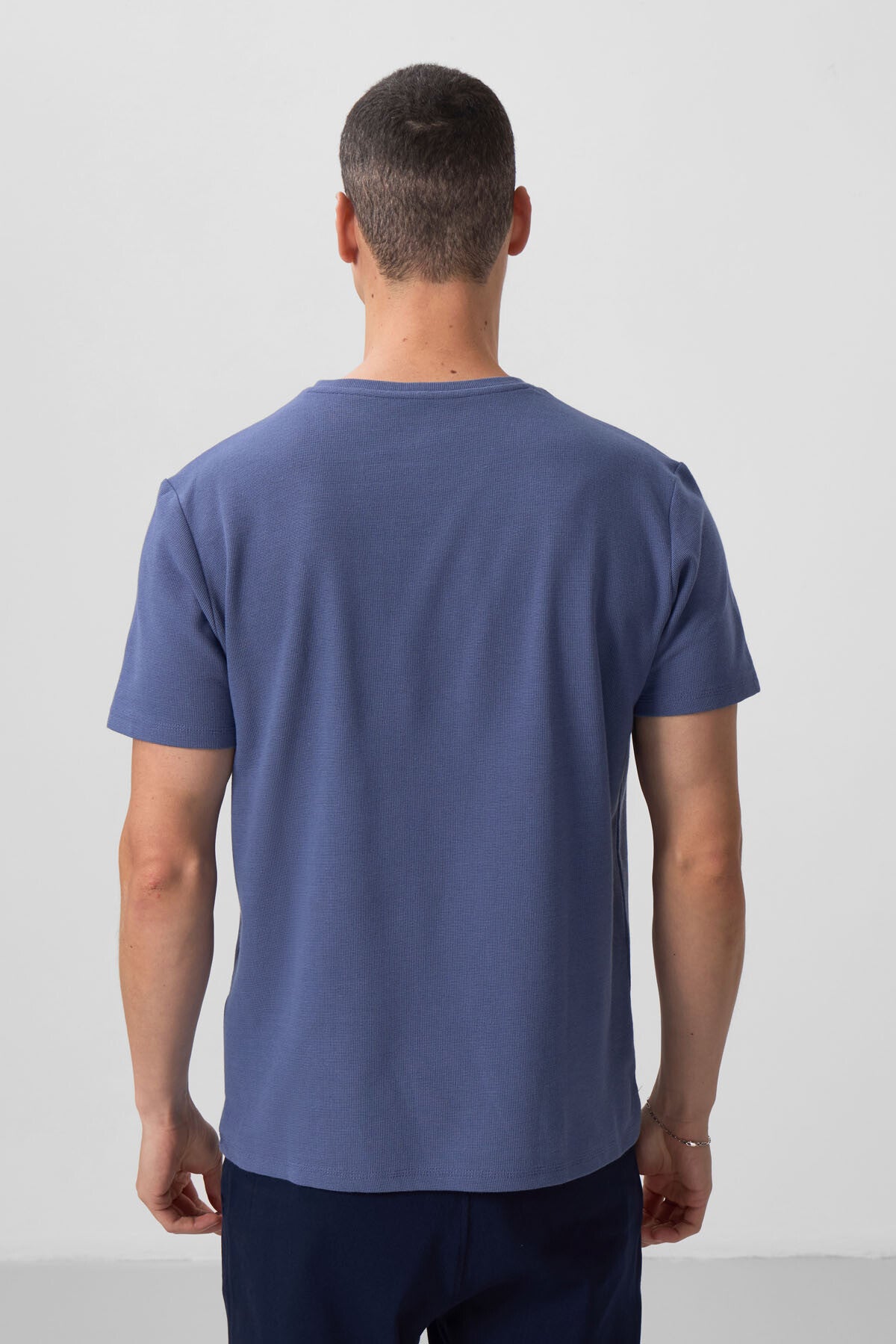 Image of Koyu Mavi Yüzeyi Dokulu Rahat Form Basic Erkek T-Shirt - 88436