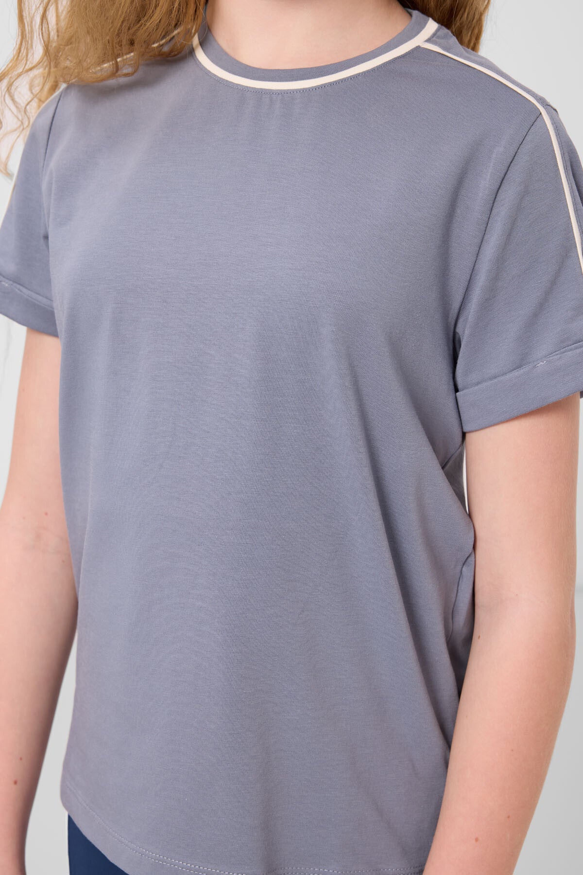 Image of Koyu Mavi Pamuklu O Yaka Standart Fit Basic Kız Çocuk T-Shirt - 75177