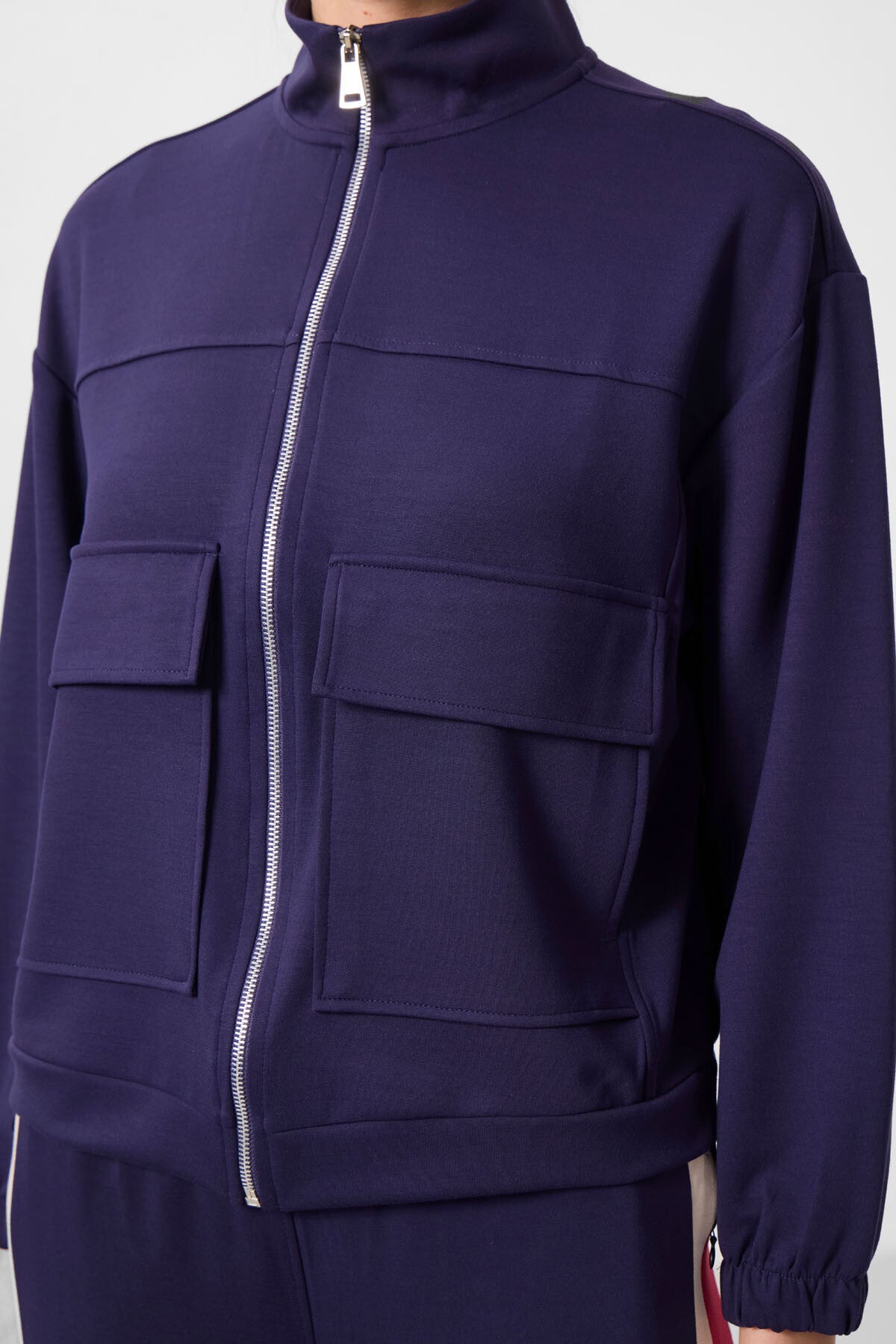 Image of Koyu Mor Yumuşak Dokulu Dik Yaka Oversize Kargo Cepli Kadın Crop Top Sweatshirt - 97301