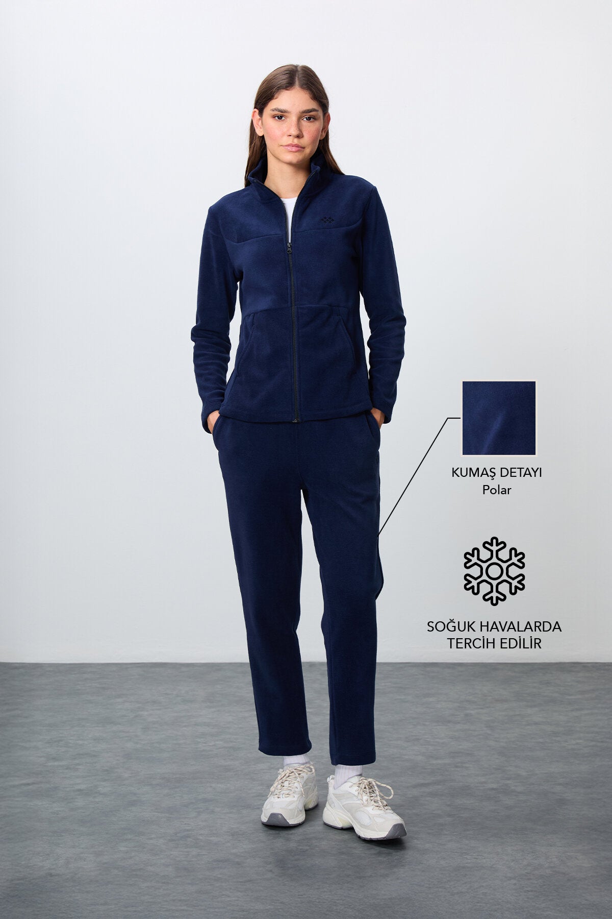 Image of Lacivert Kalın Yumuşak Dokulu Dik Yaka Oversize Nakışlı Polar Kadın Eşofman Takım -95339